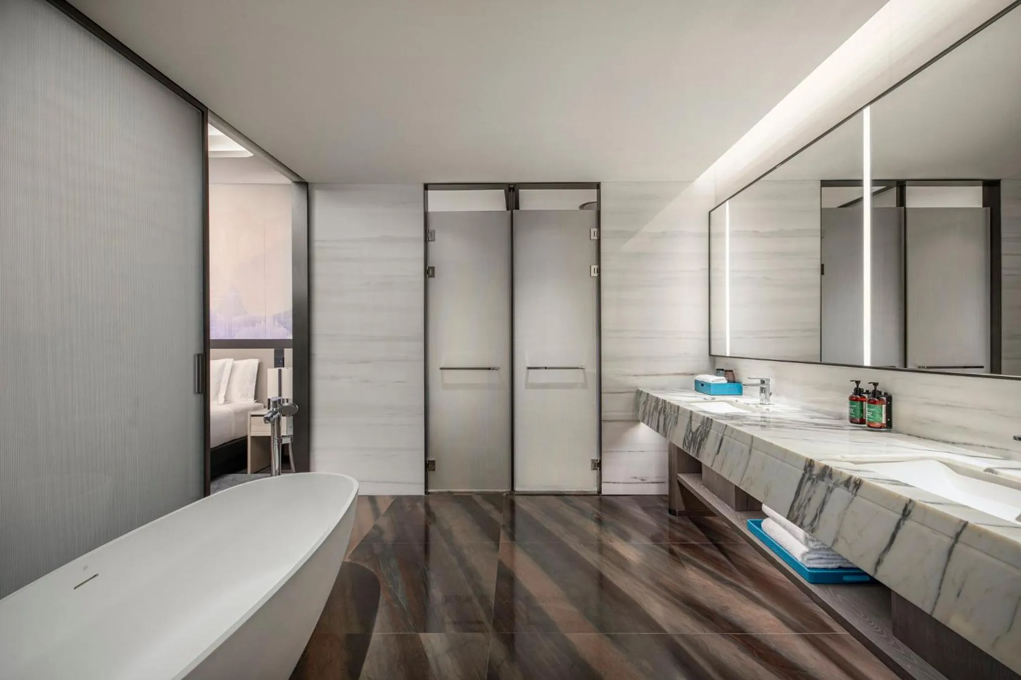 Photo of the whole room in Crowne Plaza Linyi Olympic Sports Centre by IHG