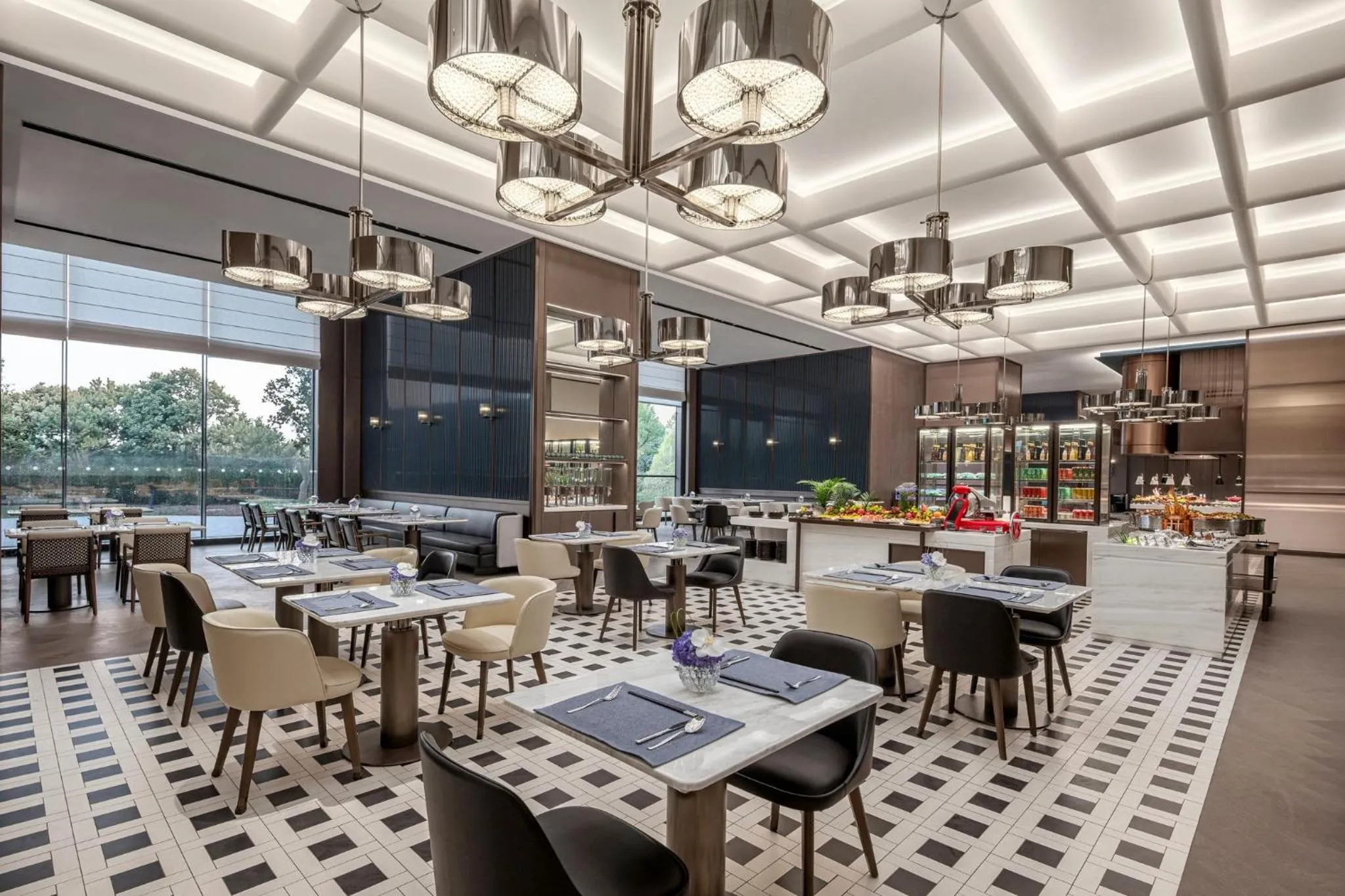 Meeting/conference room in Crowne Plaza Linyi Olympic Sports Centre by IHG