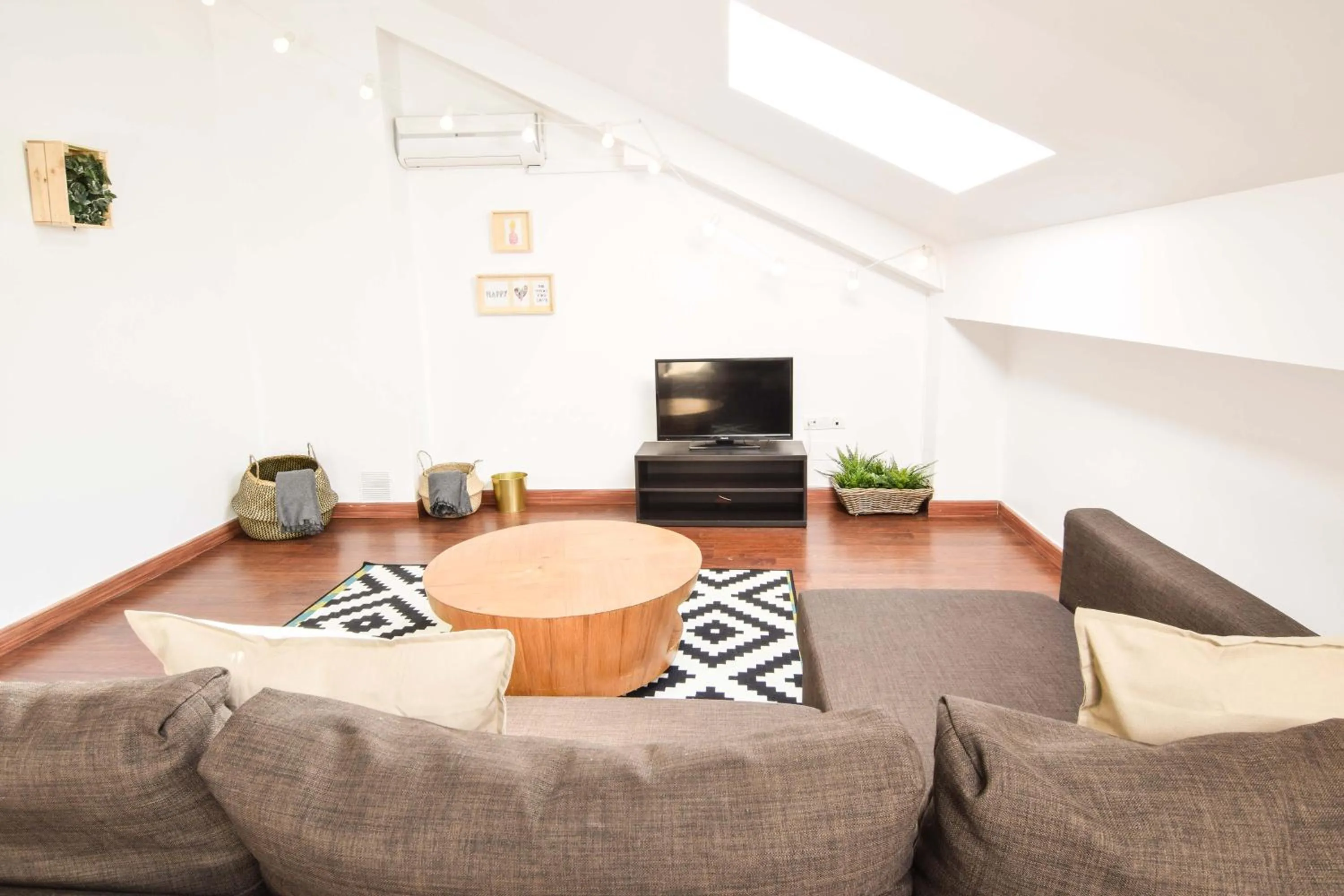 TV and multimedia in Letmalaga Economy Bishop Orchard