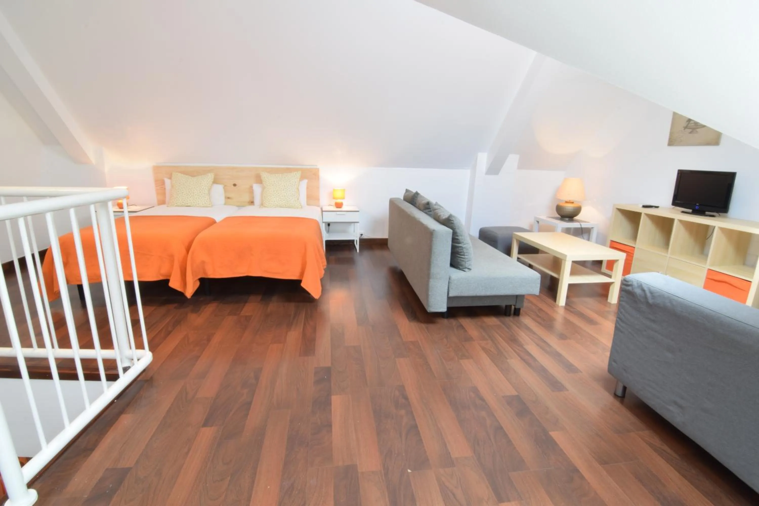 Photo of the whole room in Letmalaga Economy Bishop Orchard