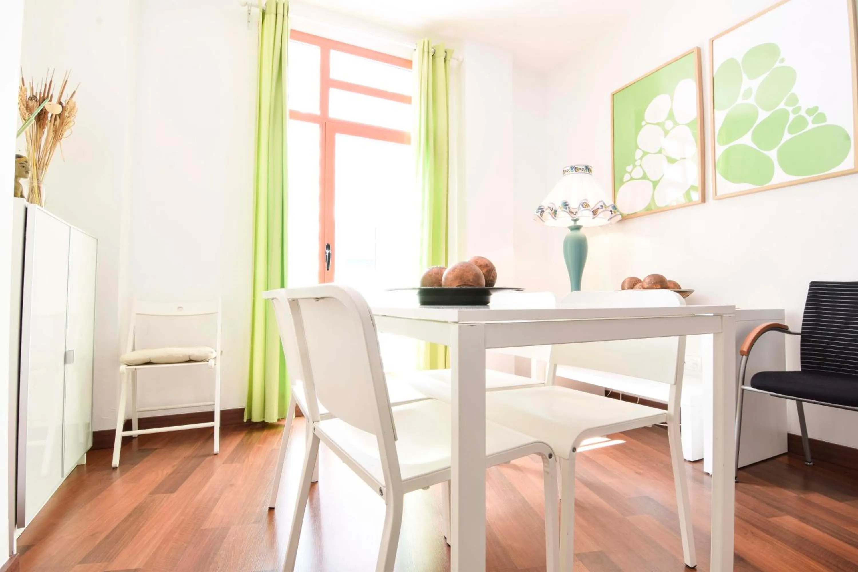 Dining area in Letmalaga Economy Bishop Orchard