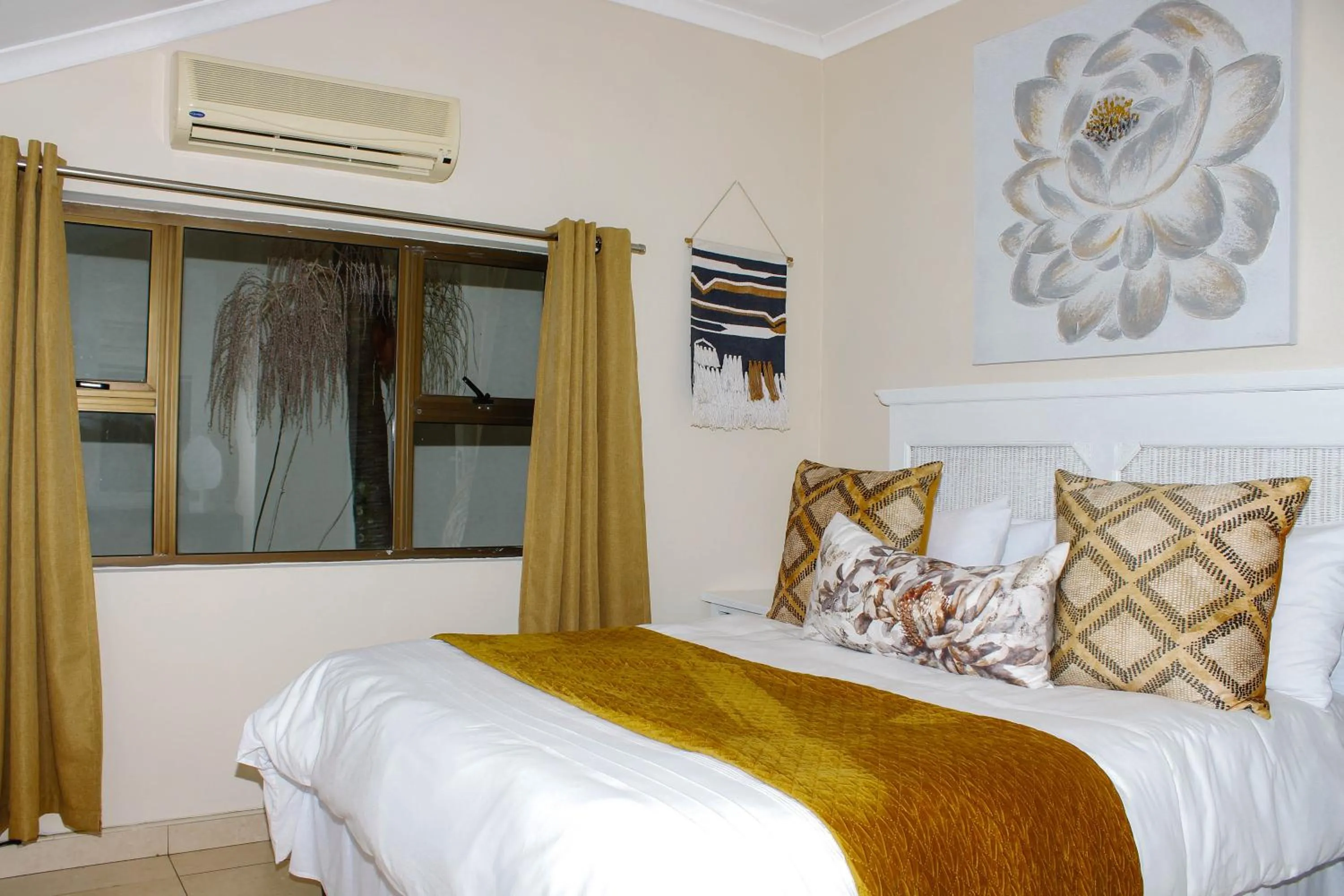 Bedroom, Bed in La Dolce Vita Umhlanga Guesthouse