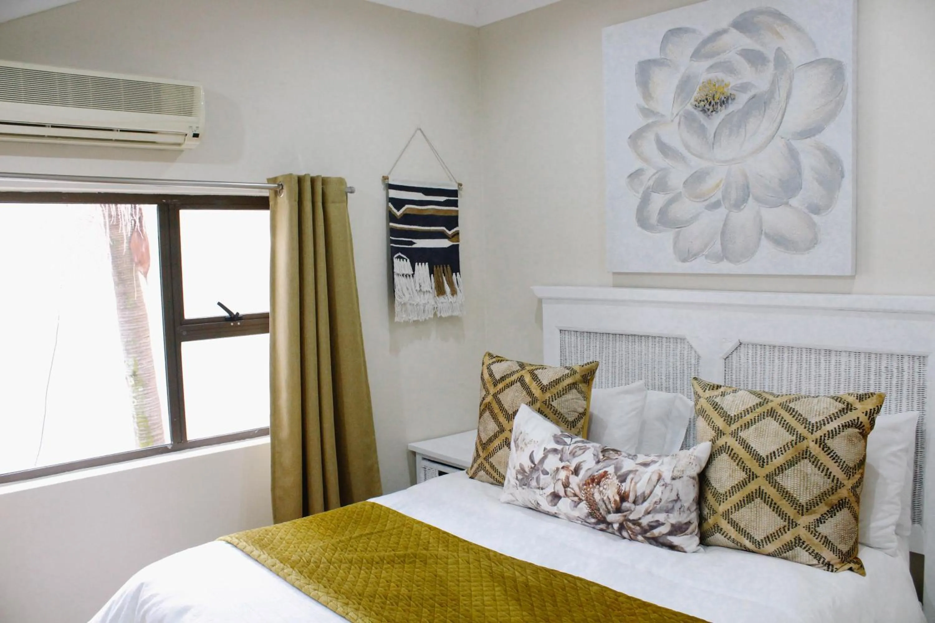 Bedroom, Bed in La Dolce Vita Umhlanga Guesthouse