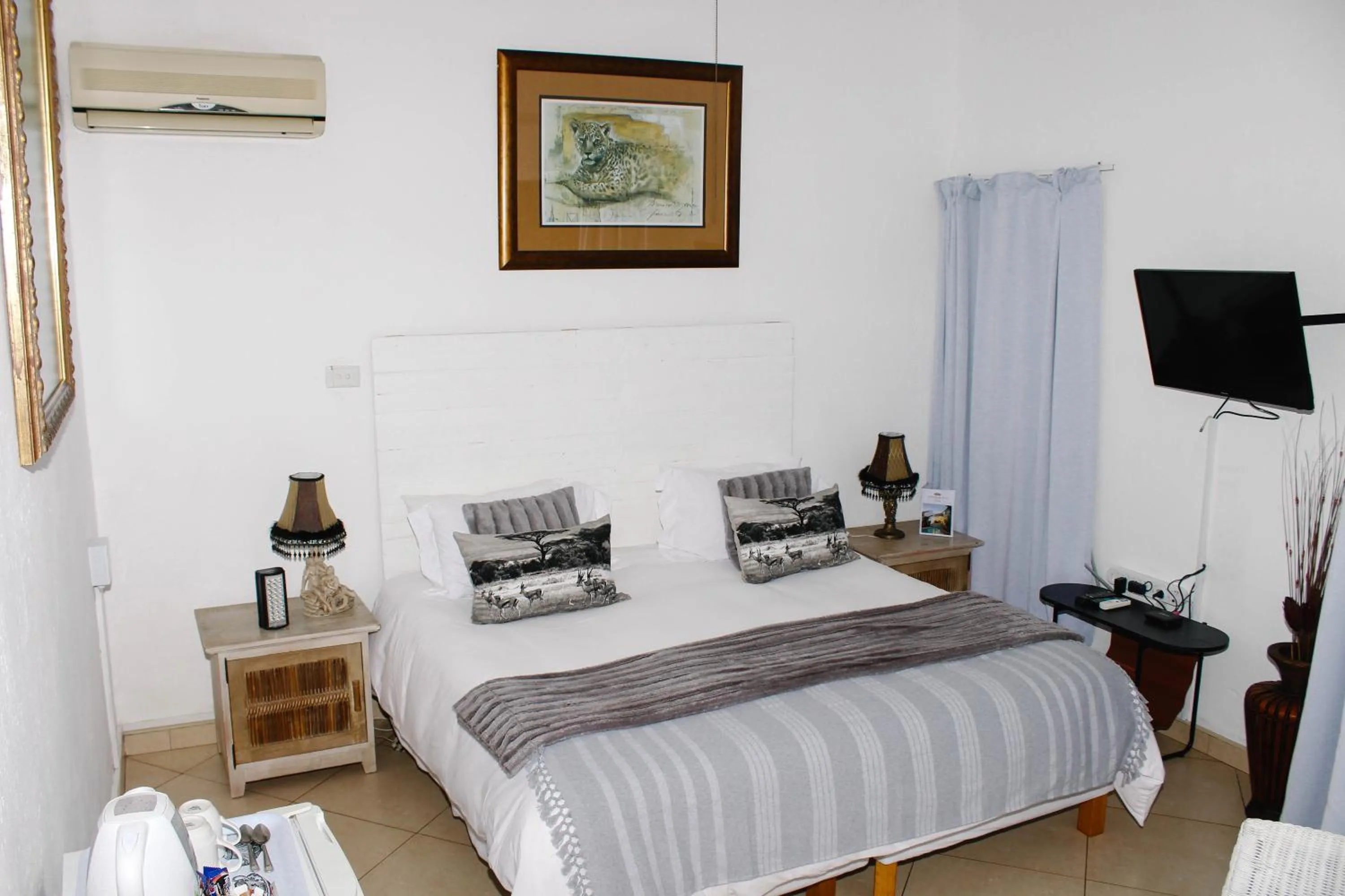 Bedroom, Bed in La Dolce Vita Umhlanga Guesthouse