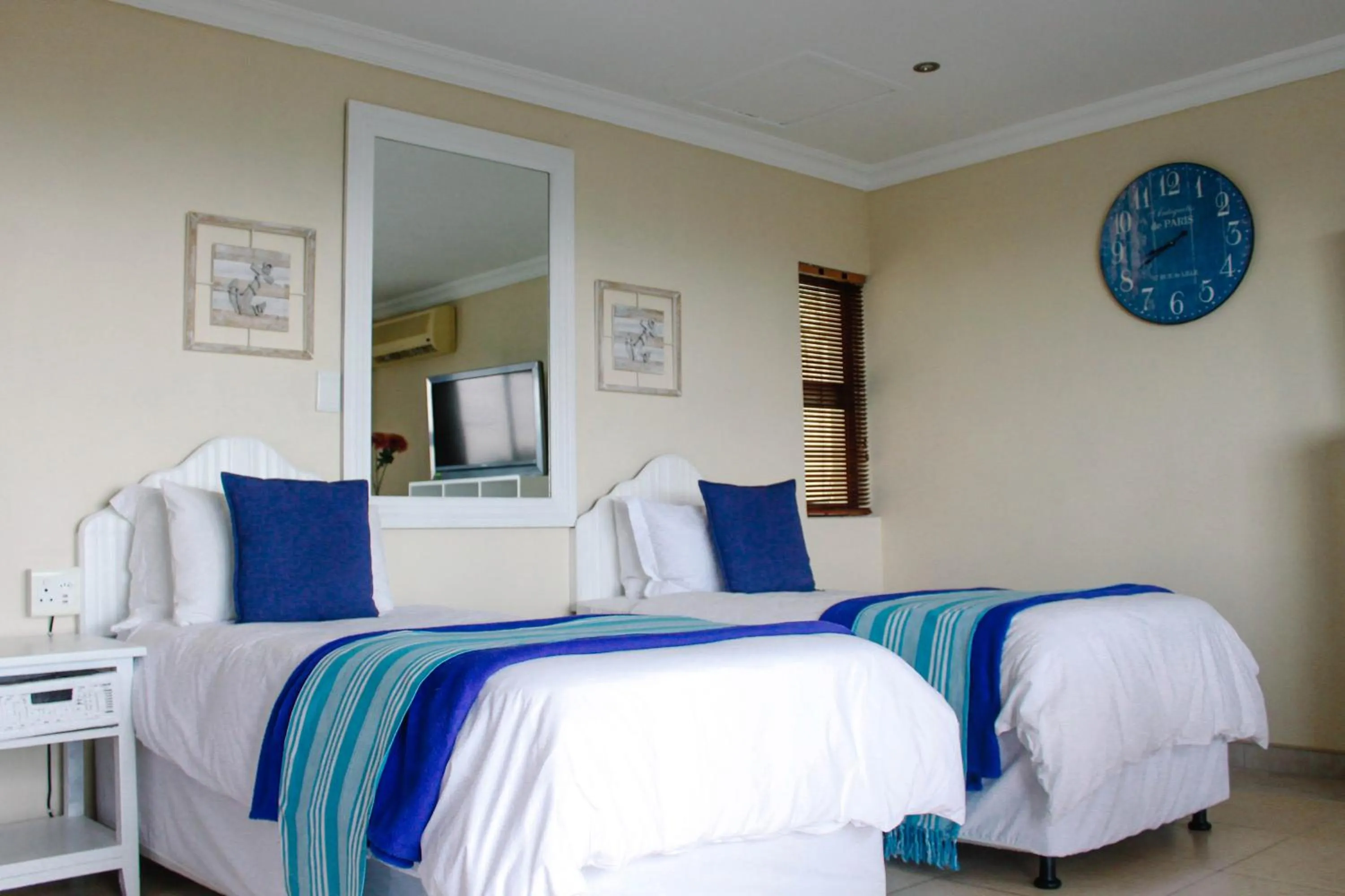 Bedroom, Bed in La Dolce Vita Umhlanga Guesthouse