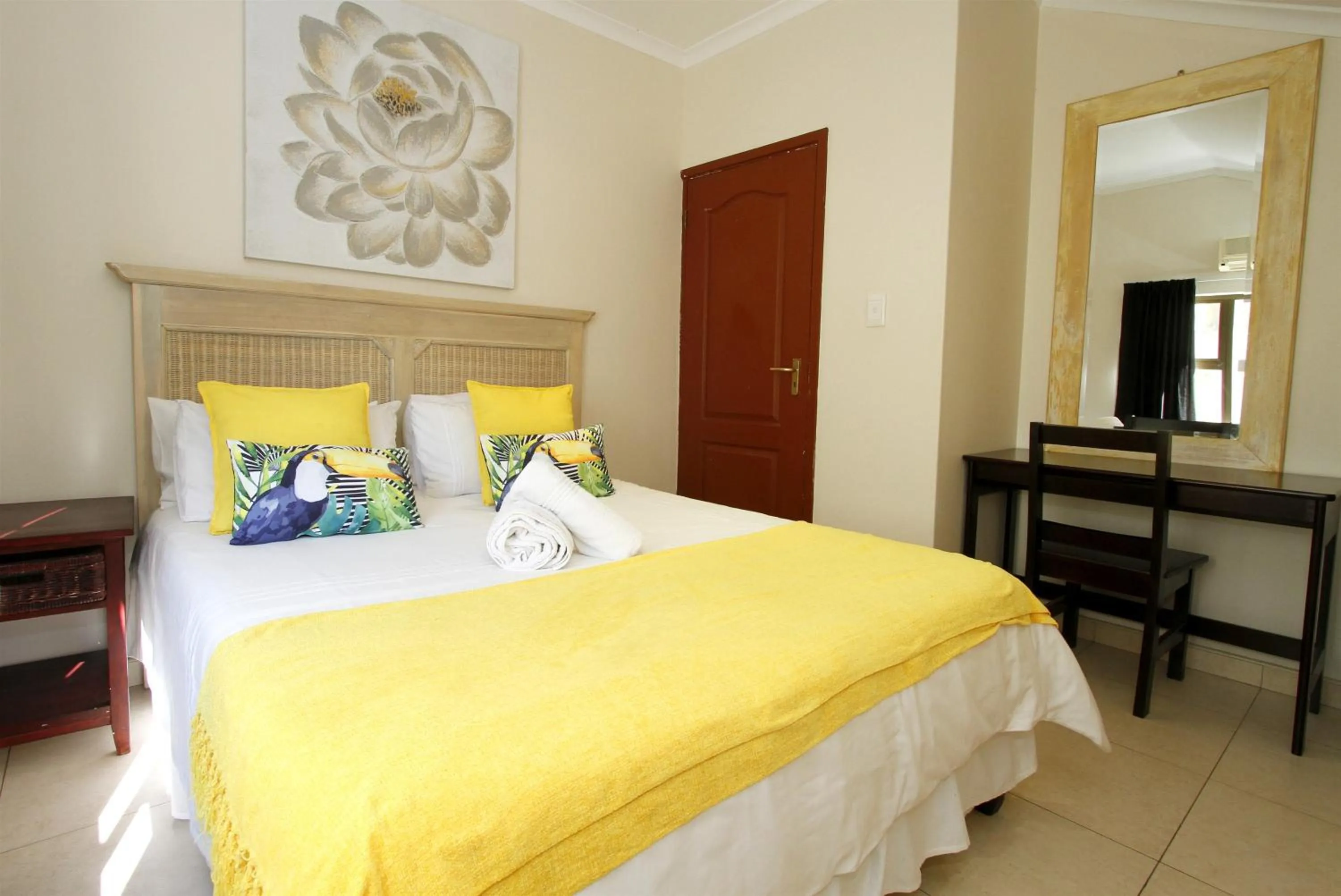 Bedroom, Bed in La Dolce Vita Umhlanga Guesthouse