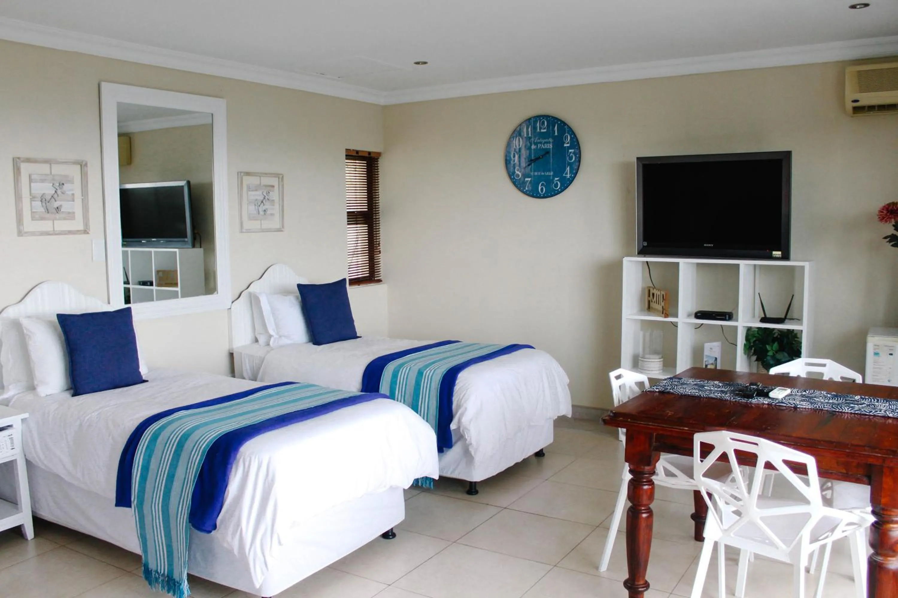 Bedroom, Bed in La Dolce Vita Umhlanga Guesthouse