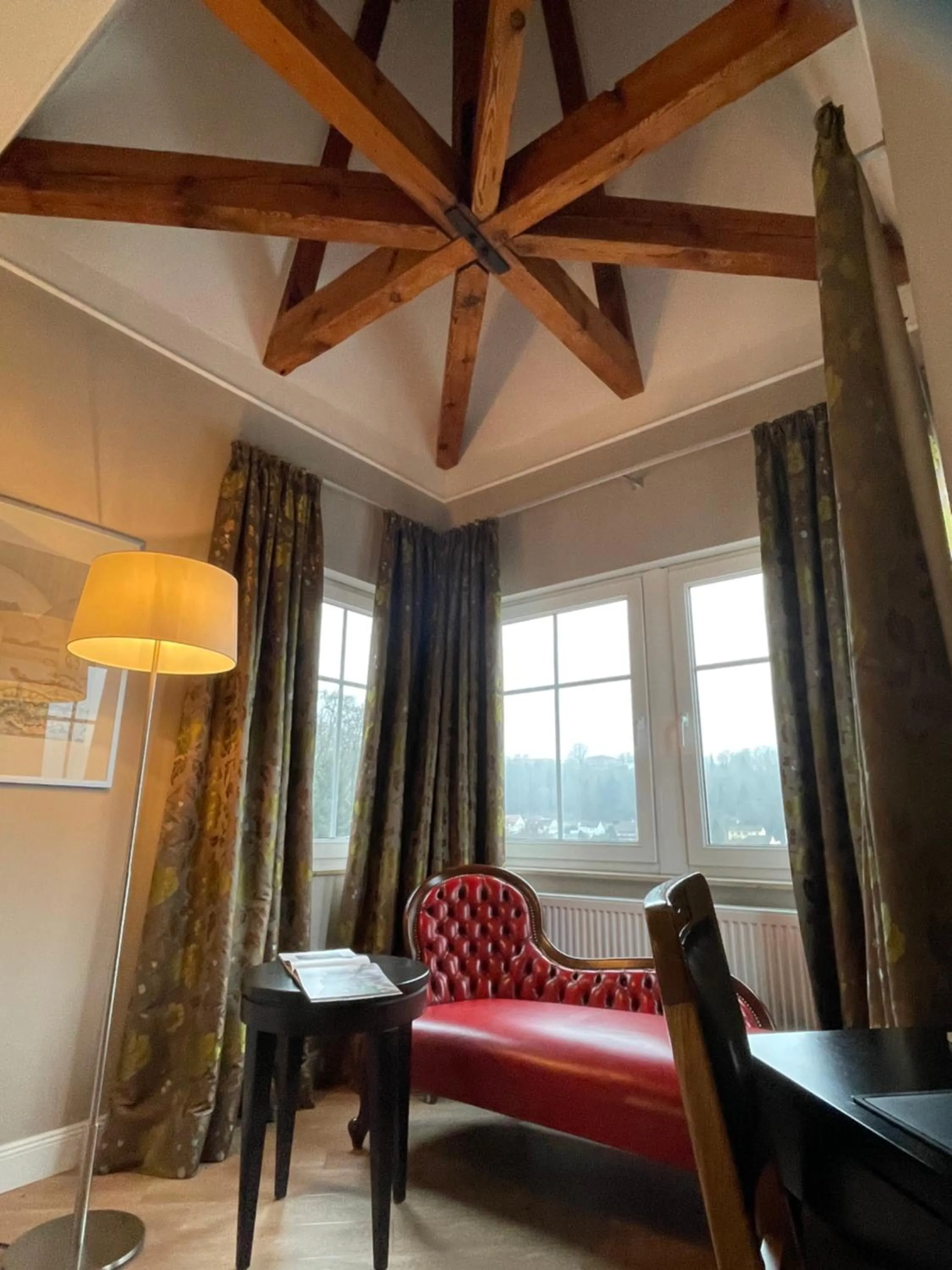 Living room in Villa Waldfrieden - Design trifft Budget