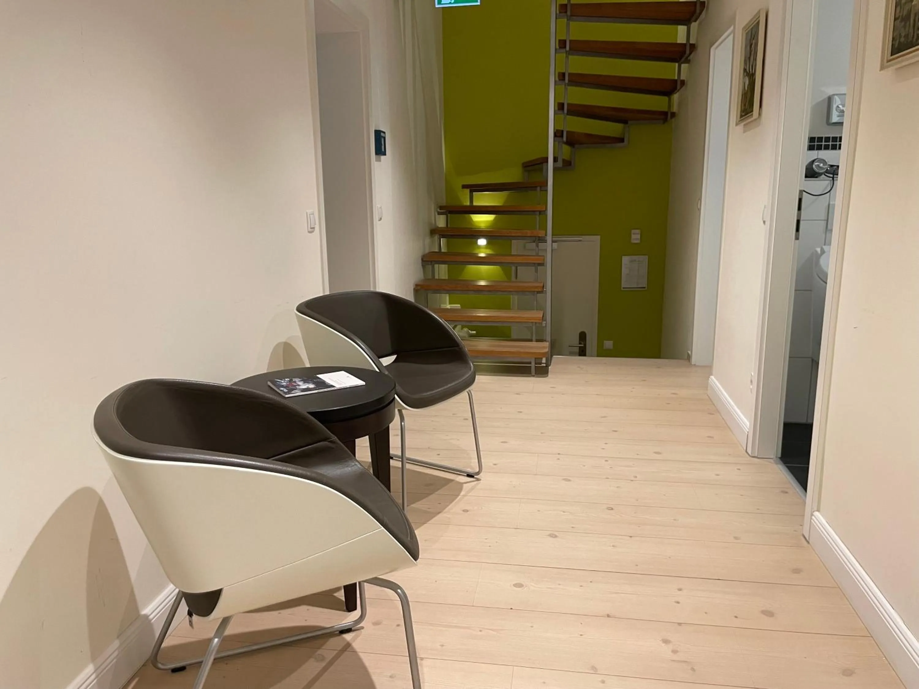 Seating area in Villa Waldfrieden - Design trifft Budget