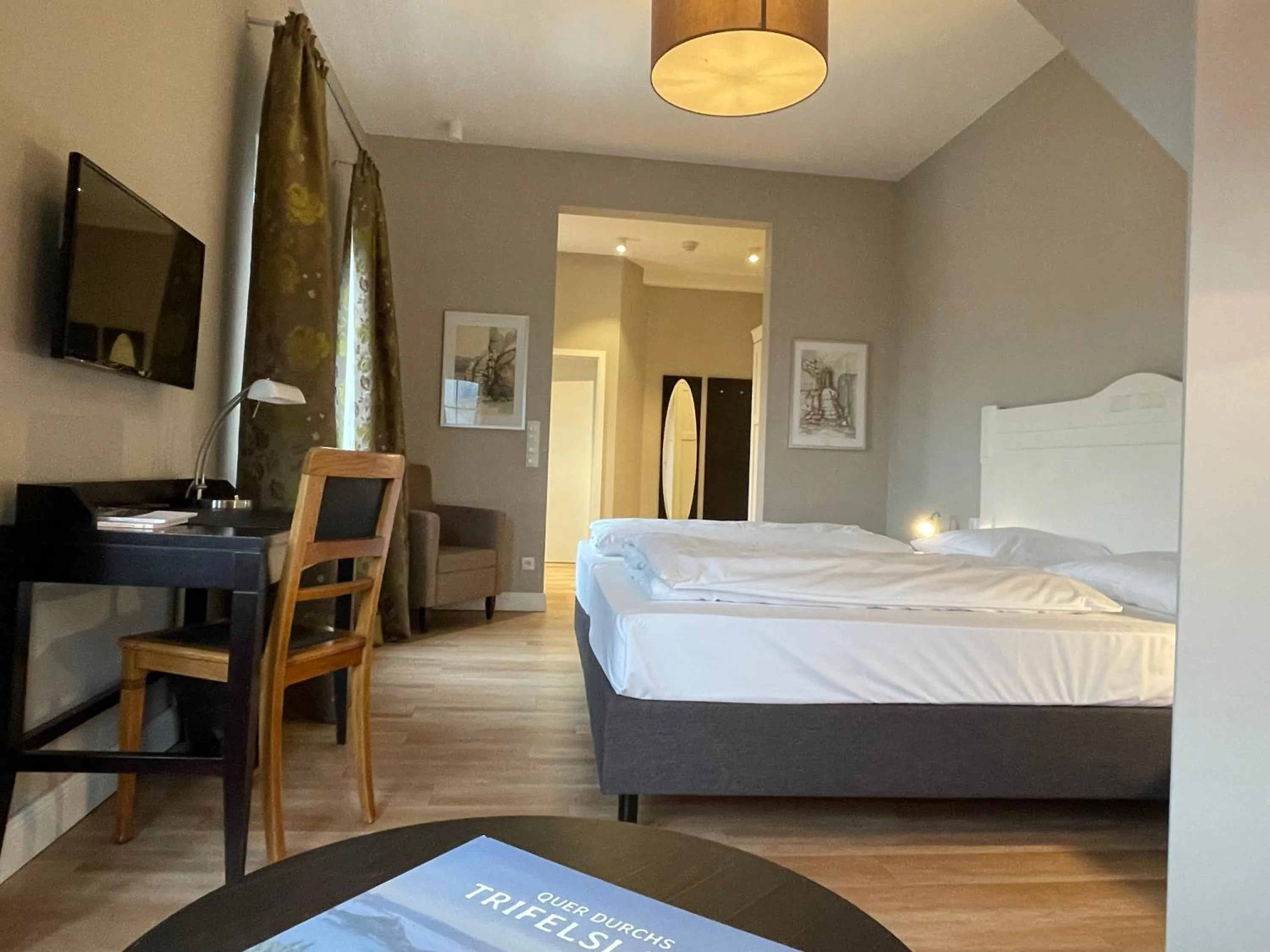 Photo of the whole room, Bed in Villa Waldfrieden - Design trifft Budget