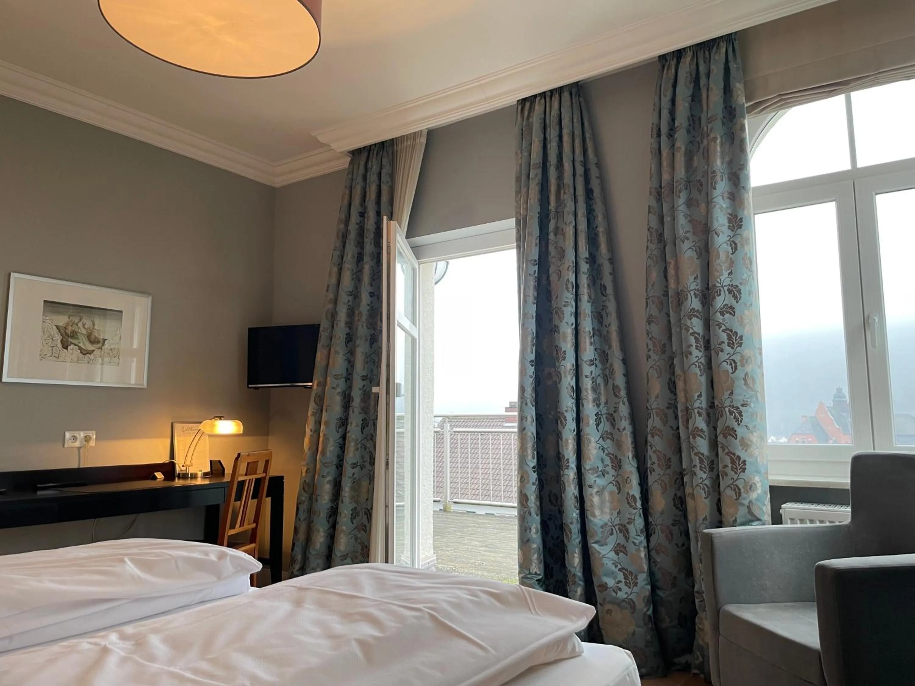 Photo of the whole room, Bed in Villa Waldfrieden - Design trifft Budget