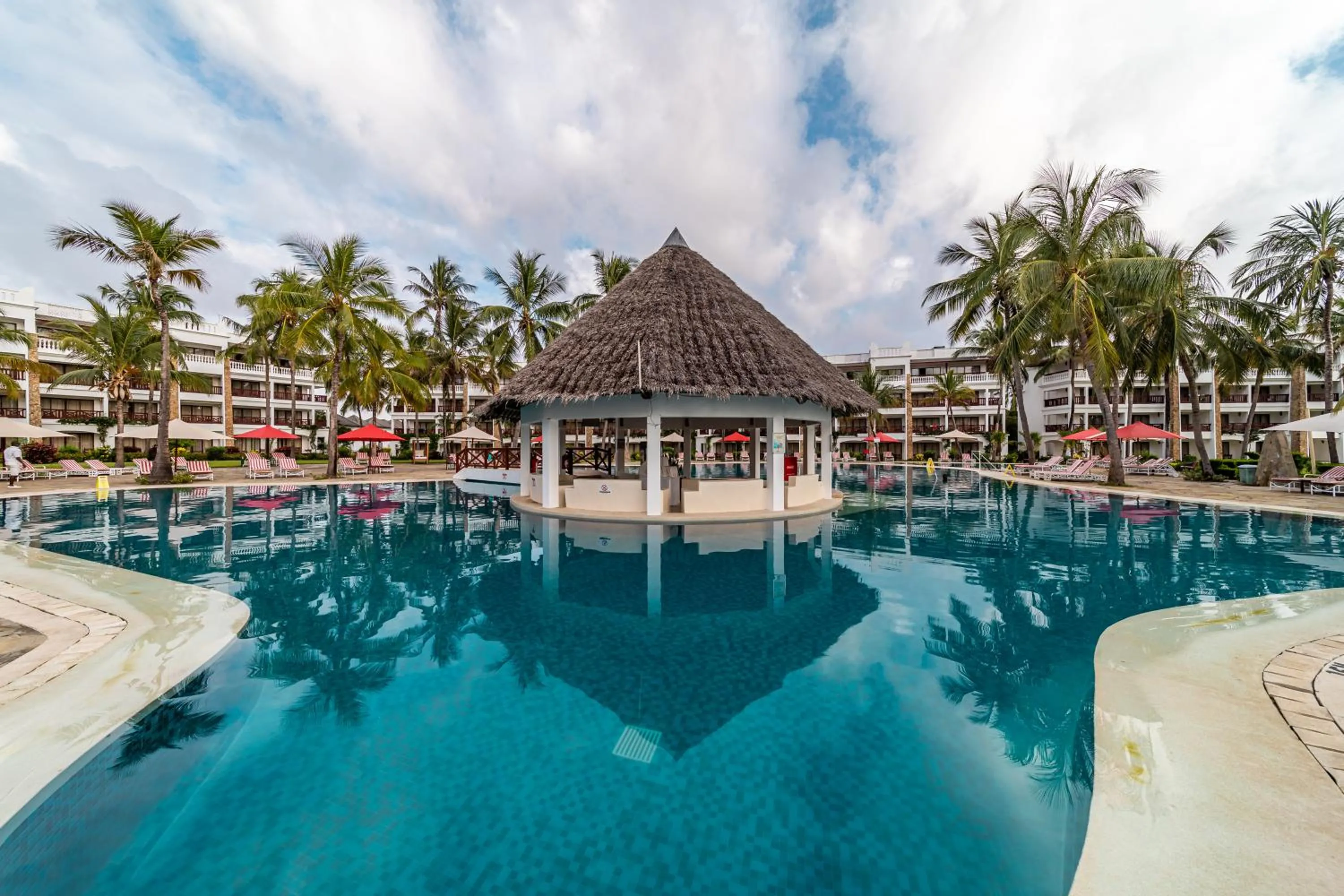 Swimming pool in PrideInn Paradise Beach Resort & Spa Mombasa