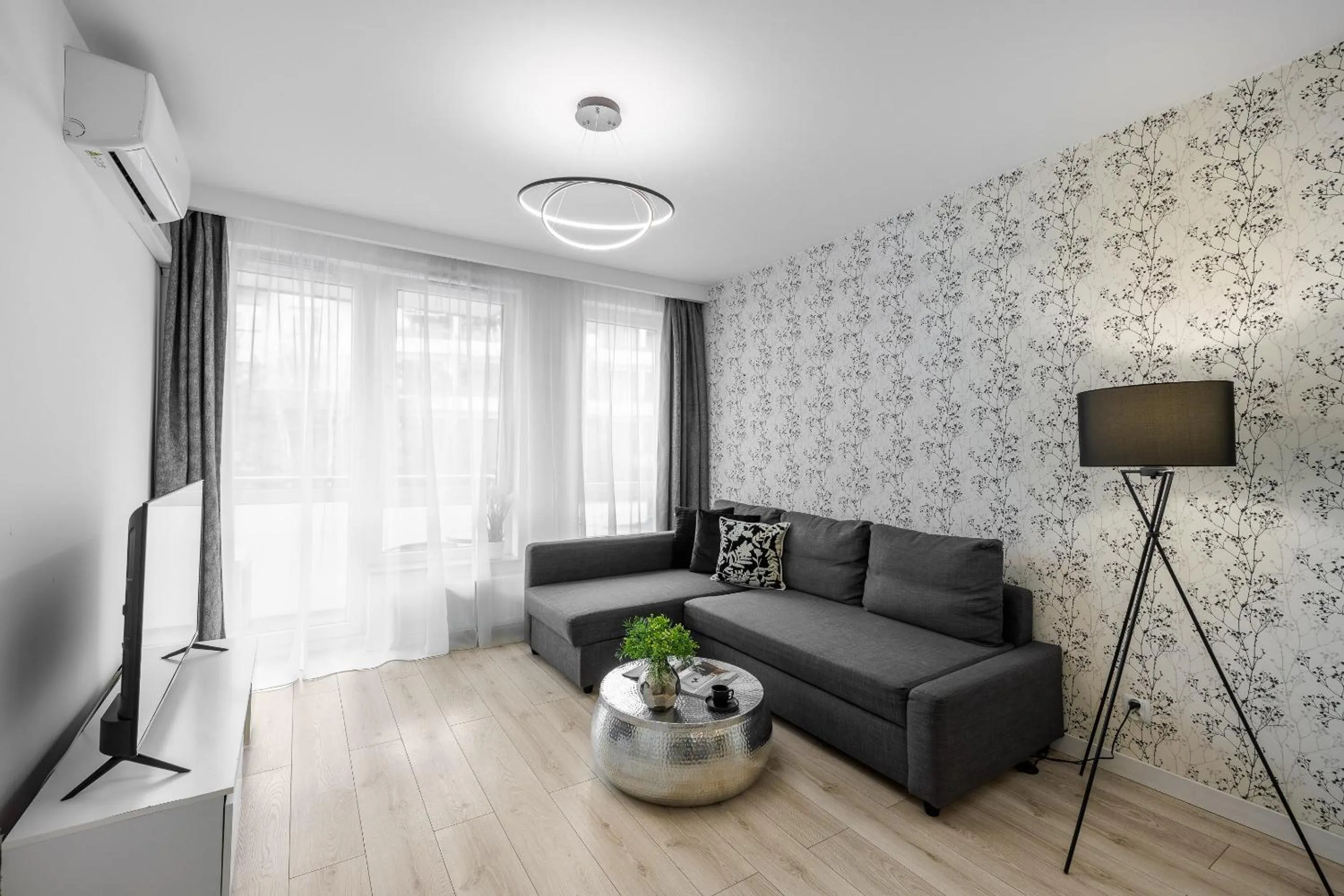 TV and multimedia in Emihouse CityVibe Apartments