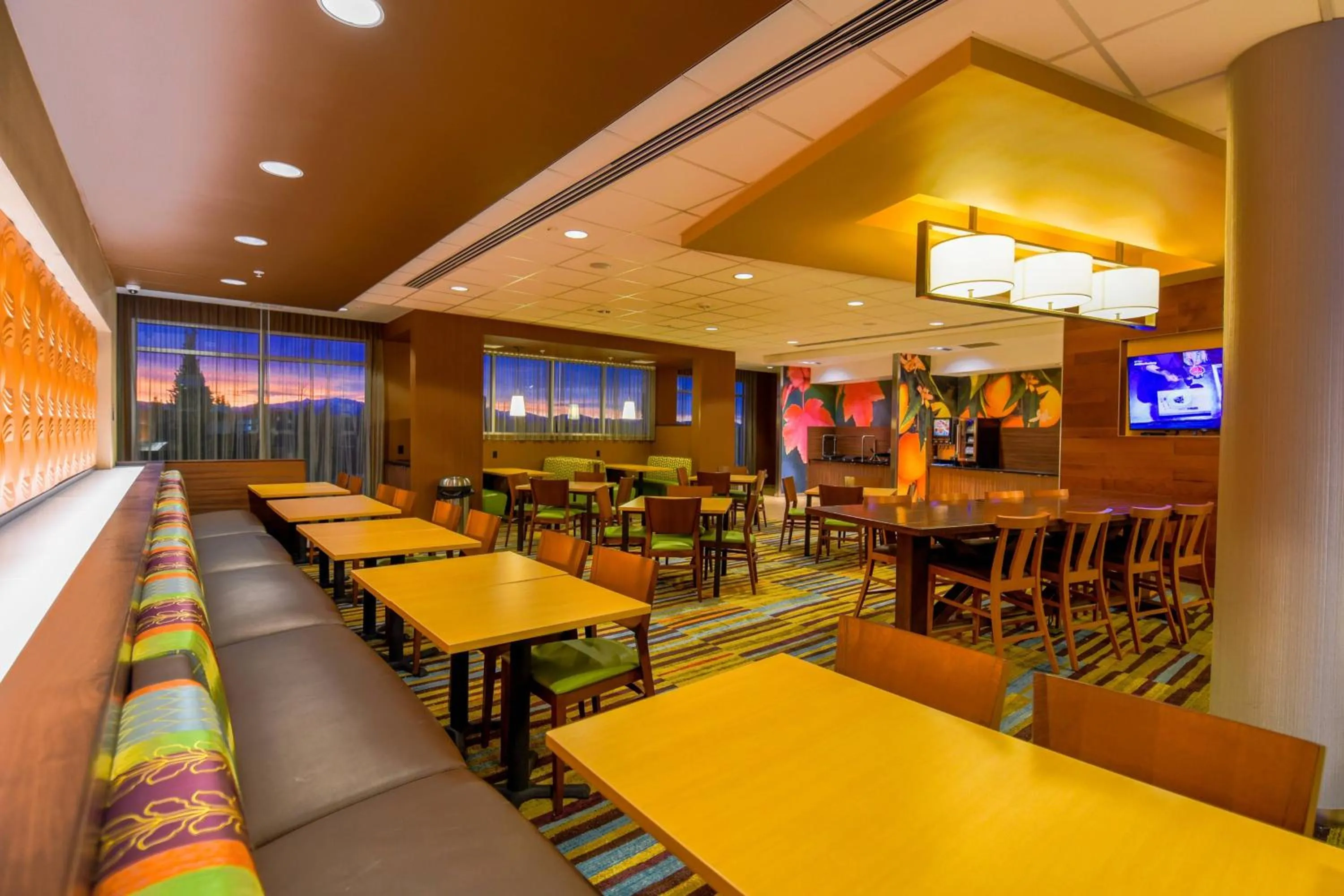 Breakfast in Fairfield Inn & Suites by Marriott Provo Orem