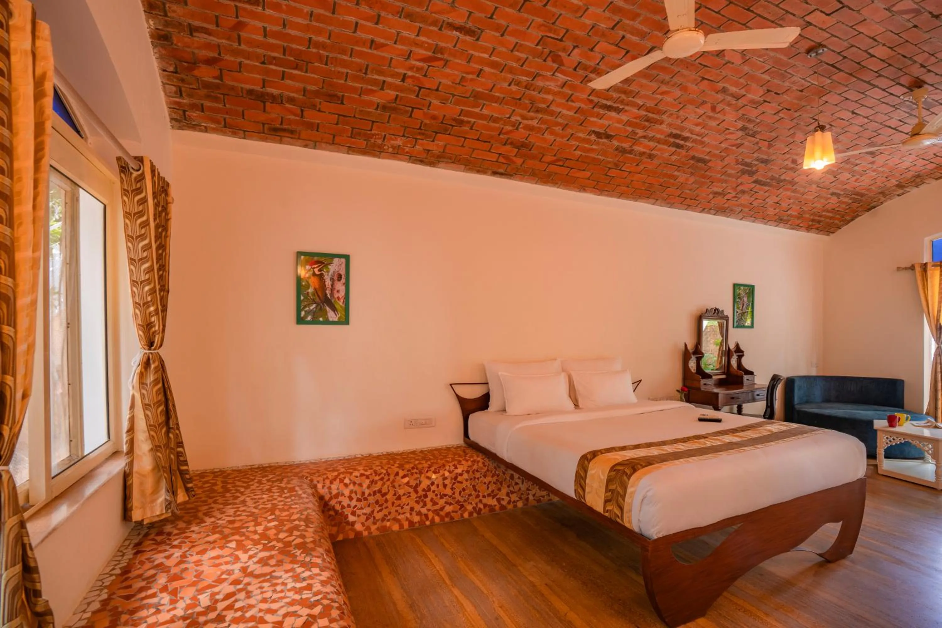 Photo of the whole room, Bed in Moustache Goa Luxuria