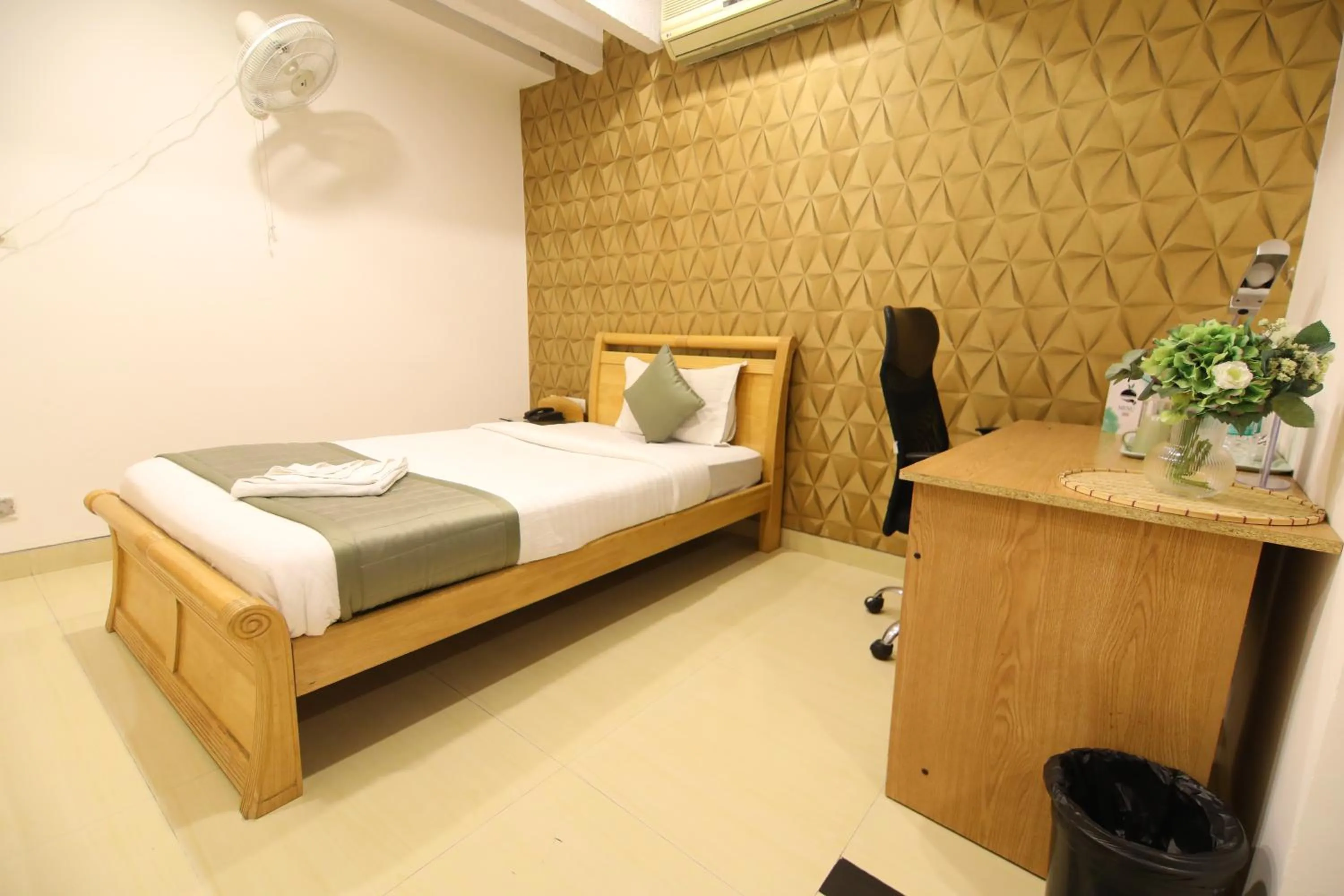 Bed in Earth Hotels Domlur