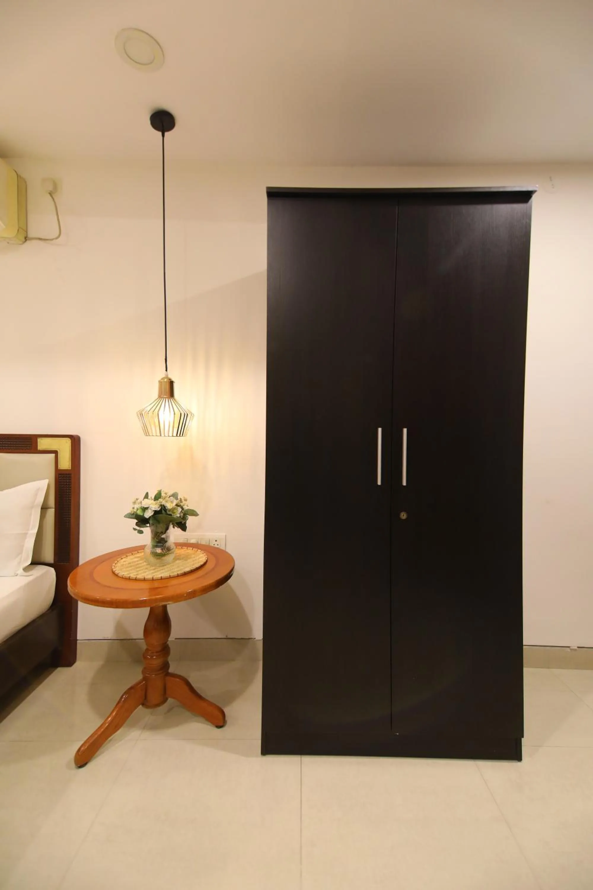 wardrobe in Earth Hotels Domlur