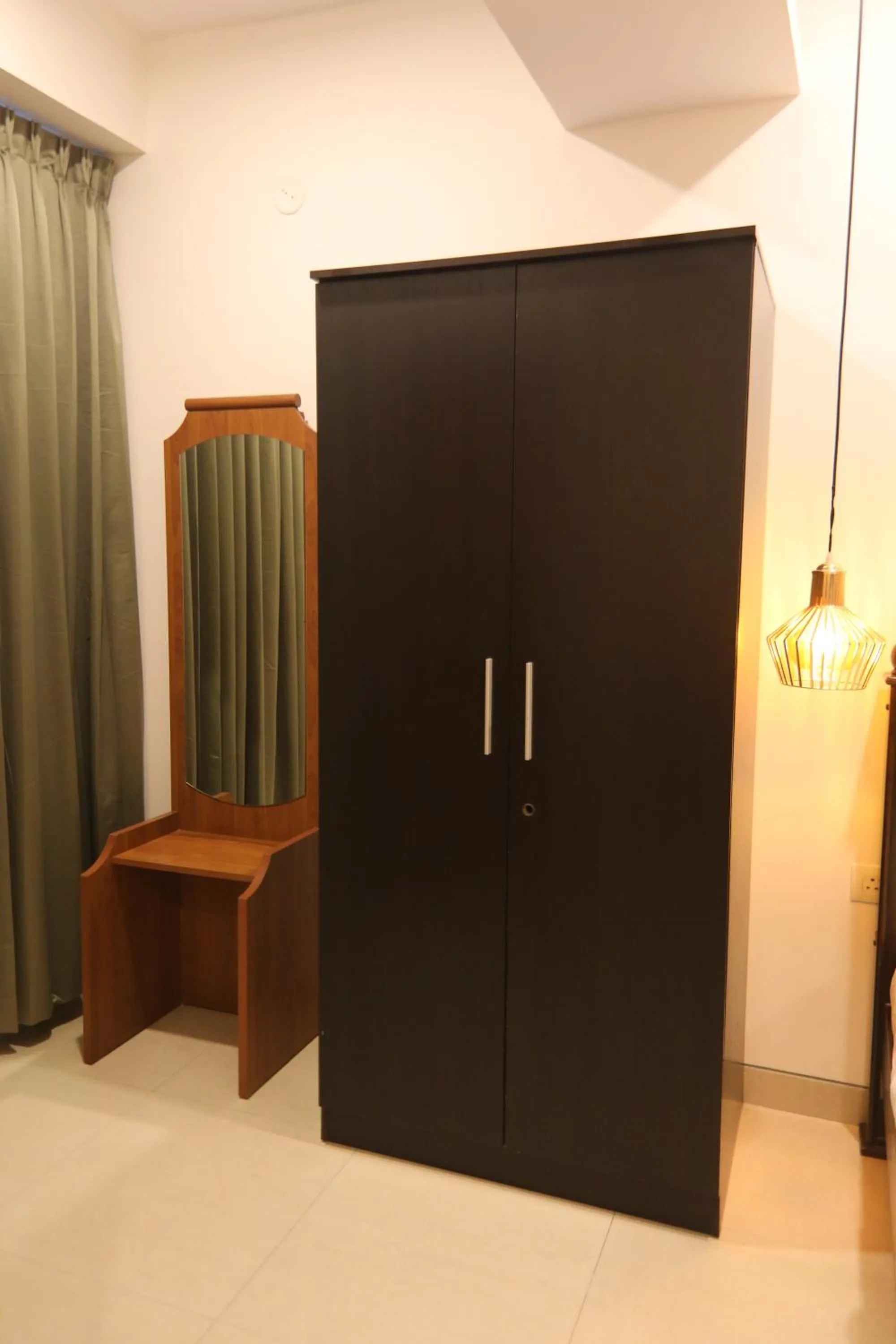 wardrobe in Earth Hotels Domlur