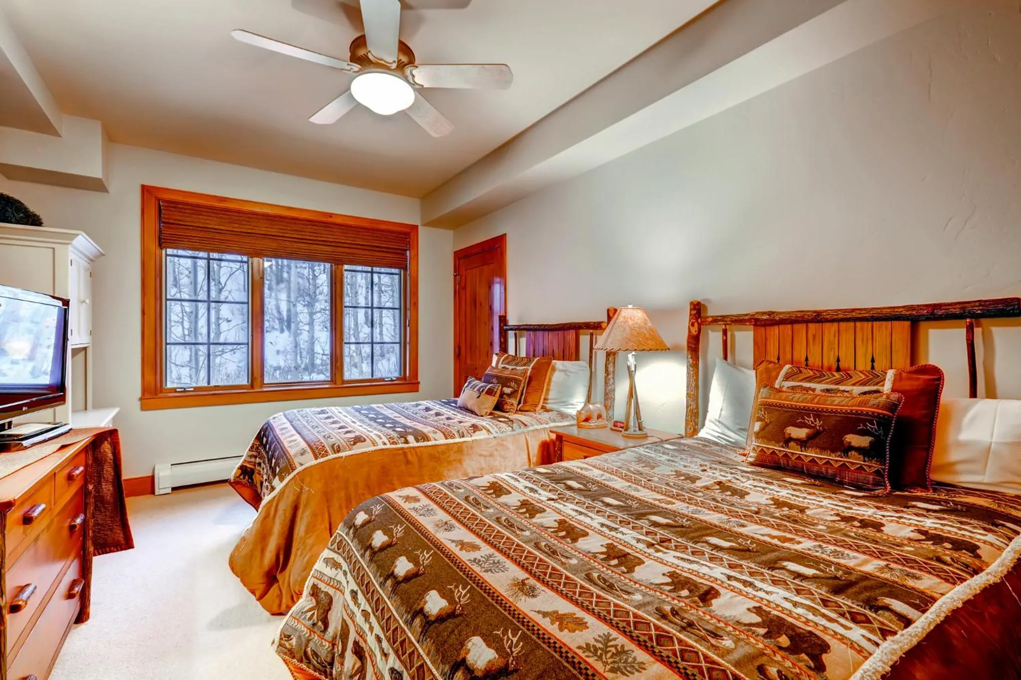 Bedroom, Bed in Bachelor Gulch Village