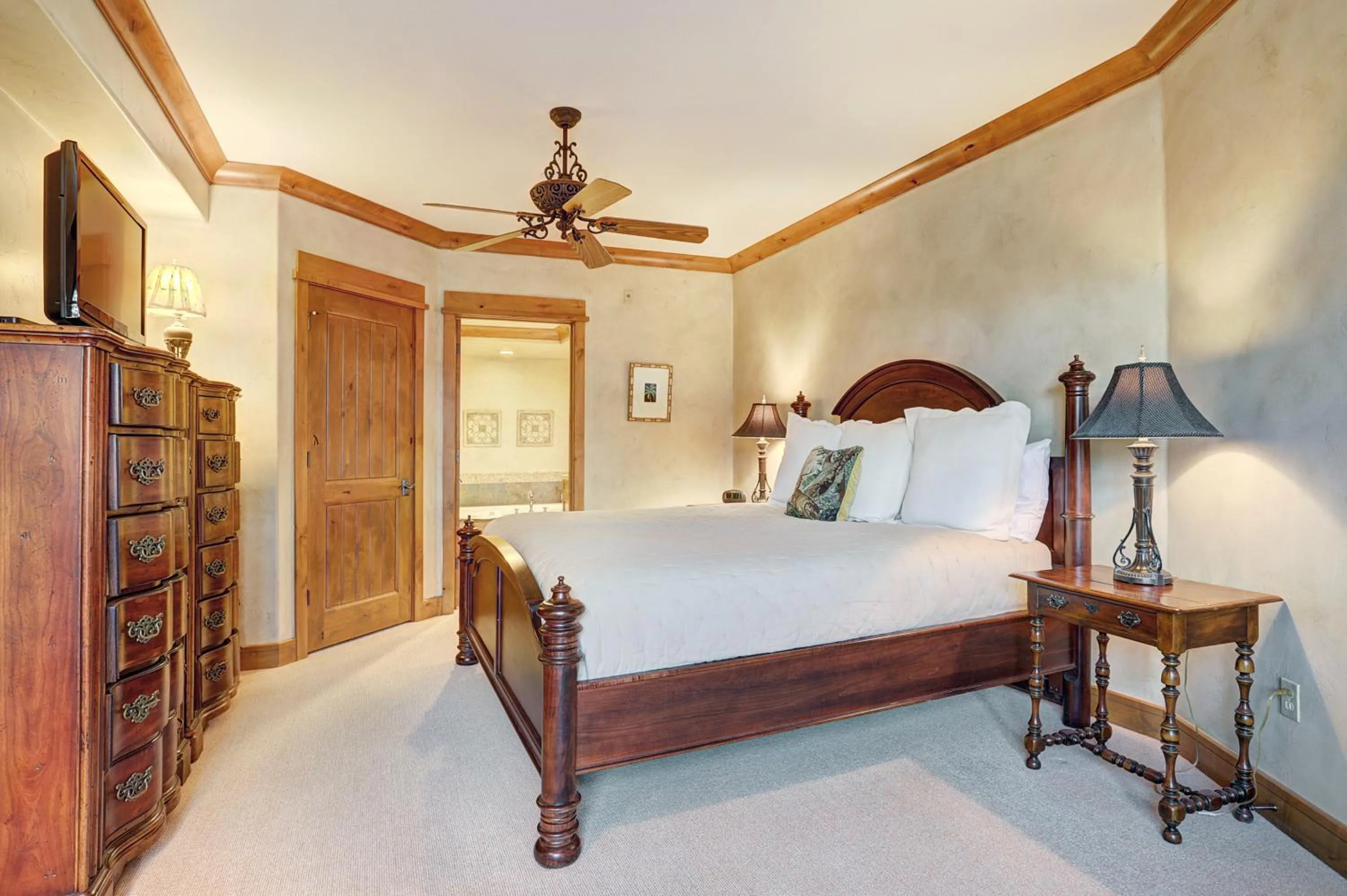Bedroom, Bed in Bachelor Gulch Village