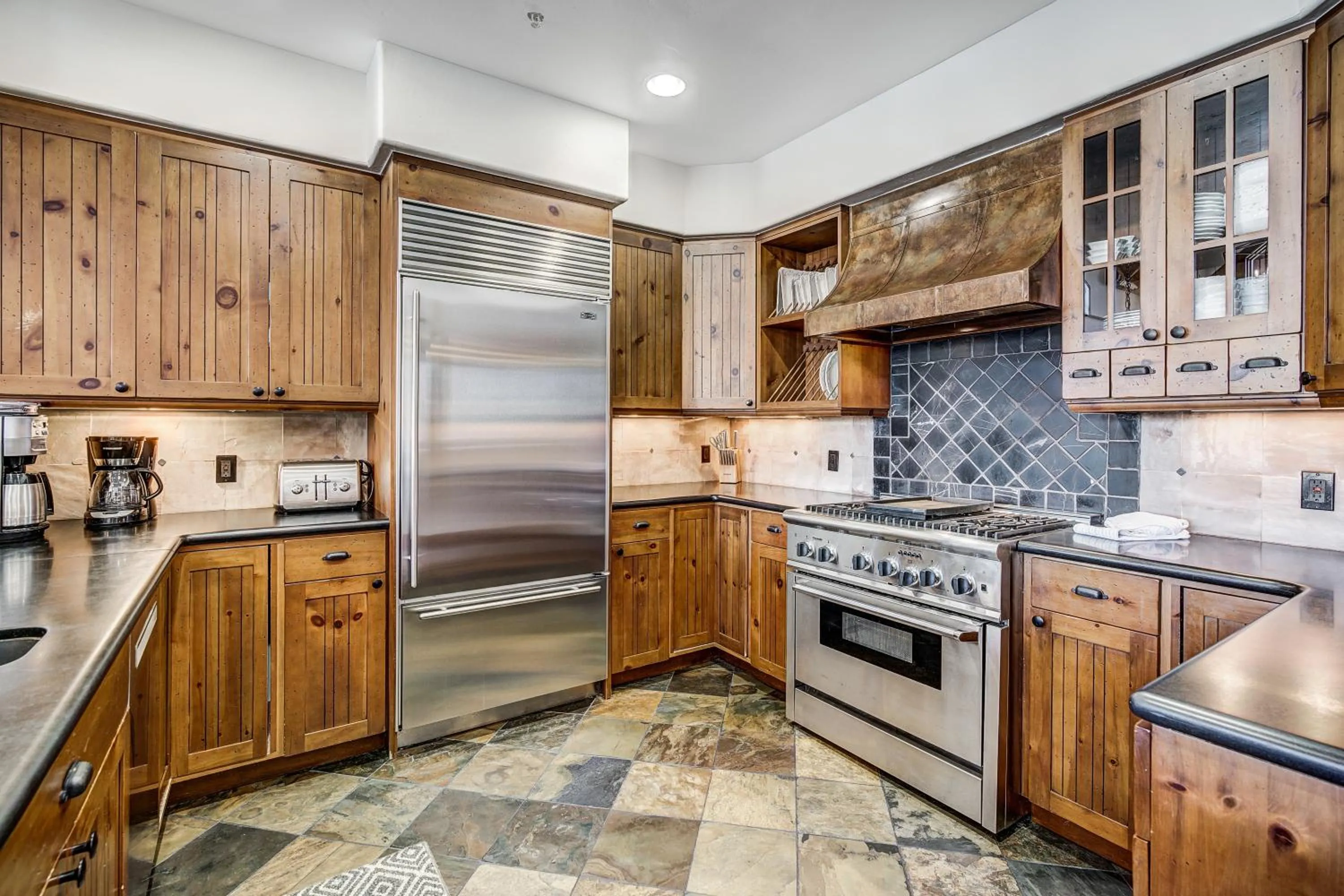 Kitchen or kitchenette in Bachelor Gulch Village