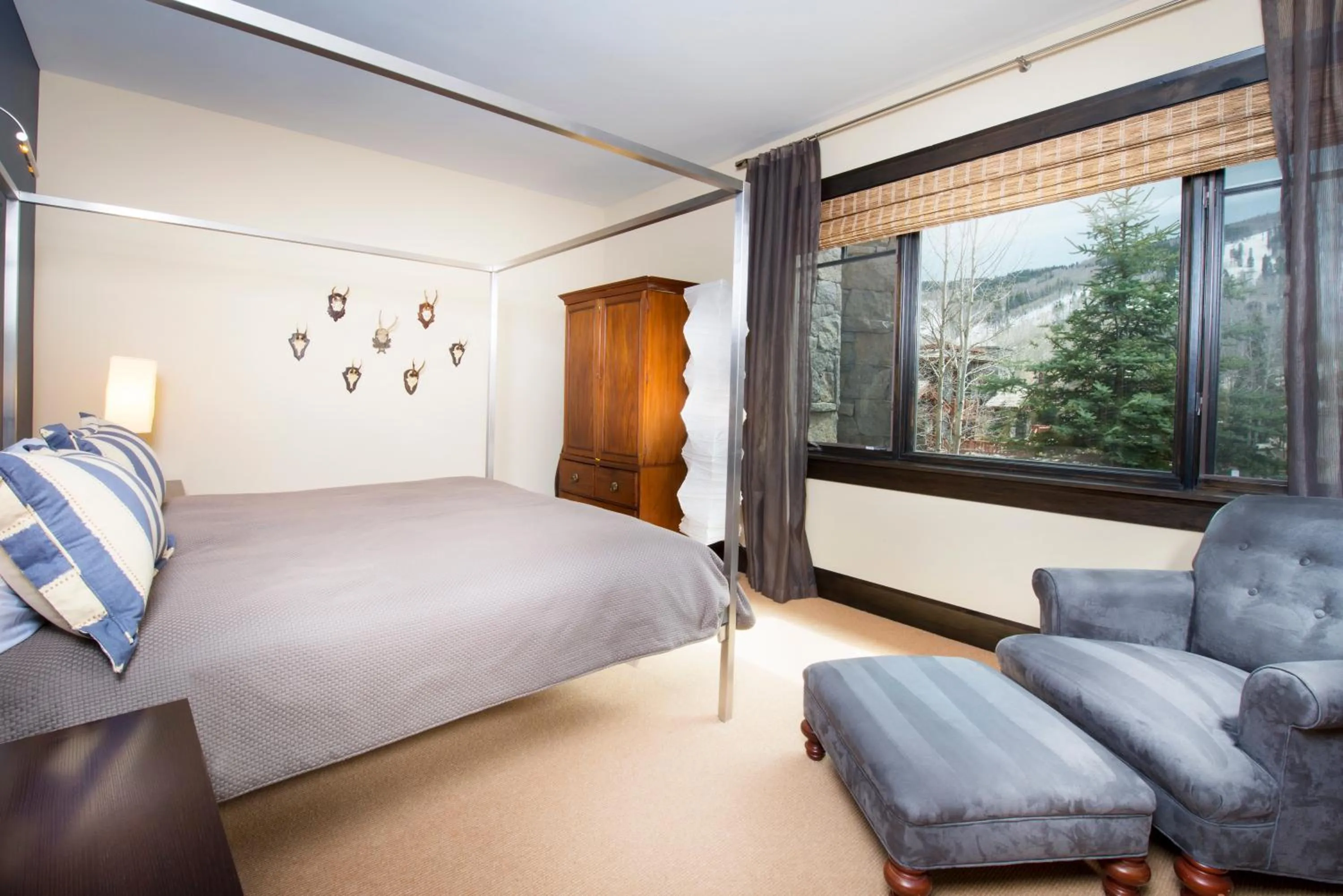 Bedroom, Bed in Bachelor Gulch Village