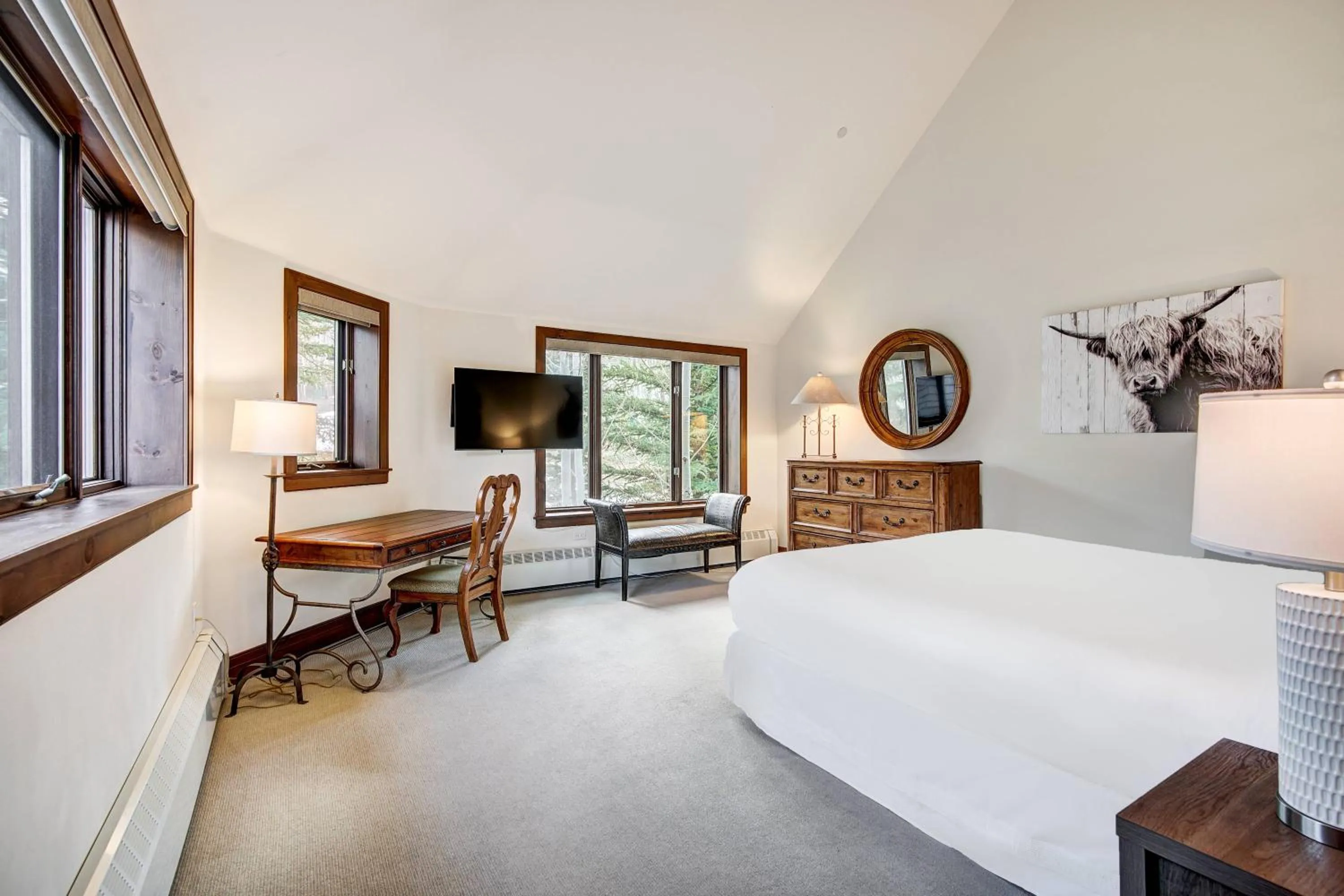 Bedroom, Bed in Bachelor Gulch Village