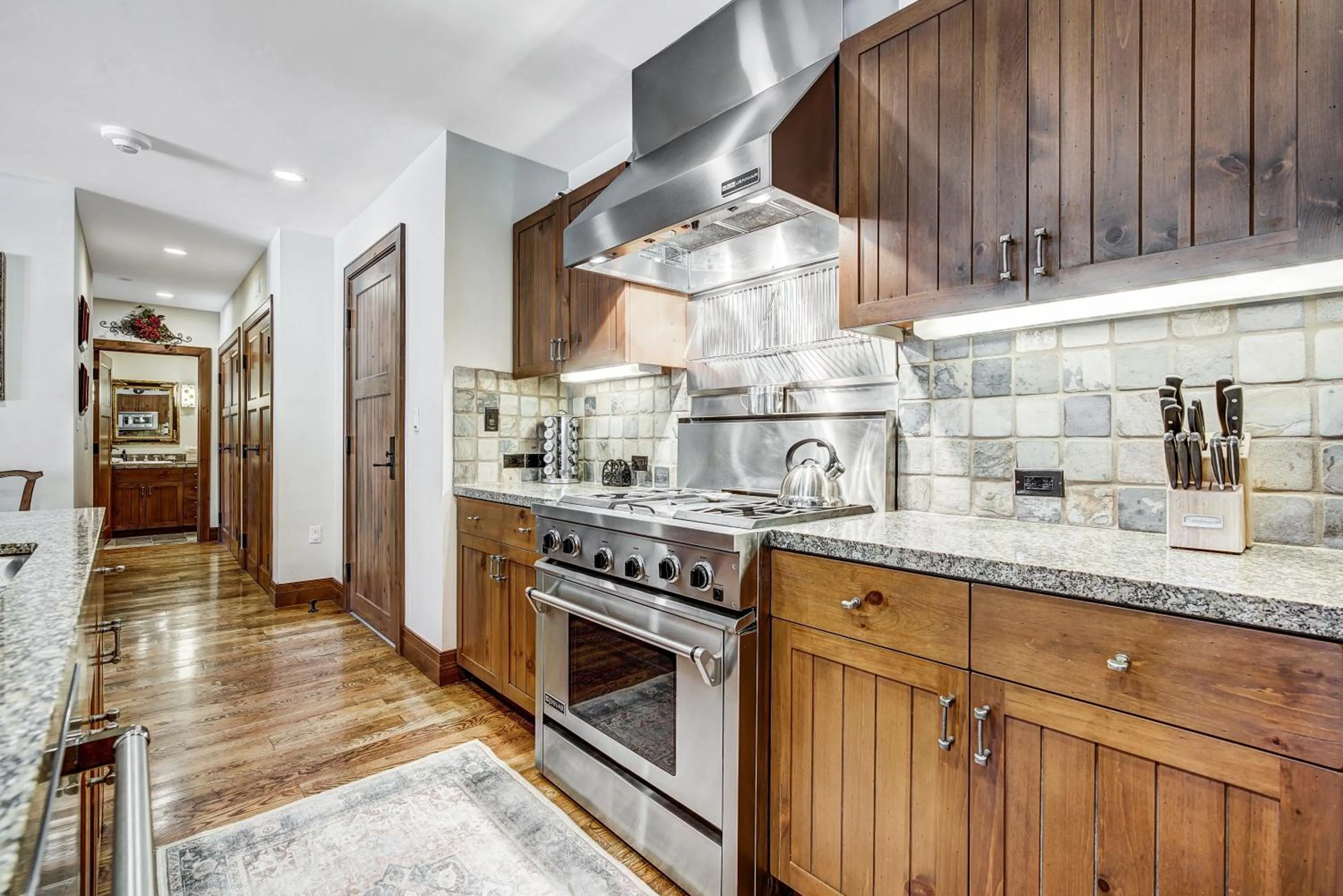 Kitchen or kitchenette in Bachelor Gulch Village
