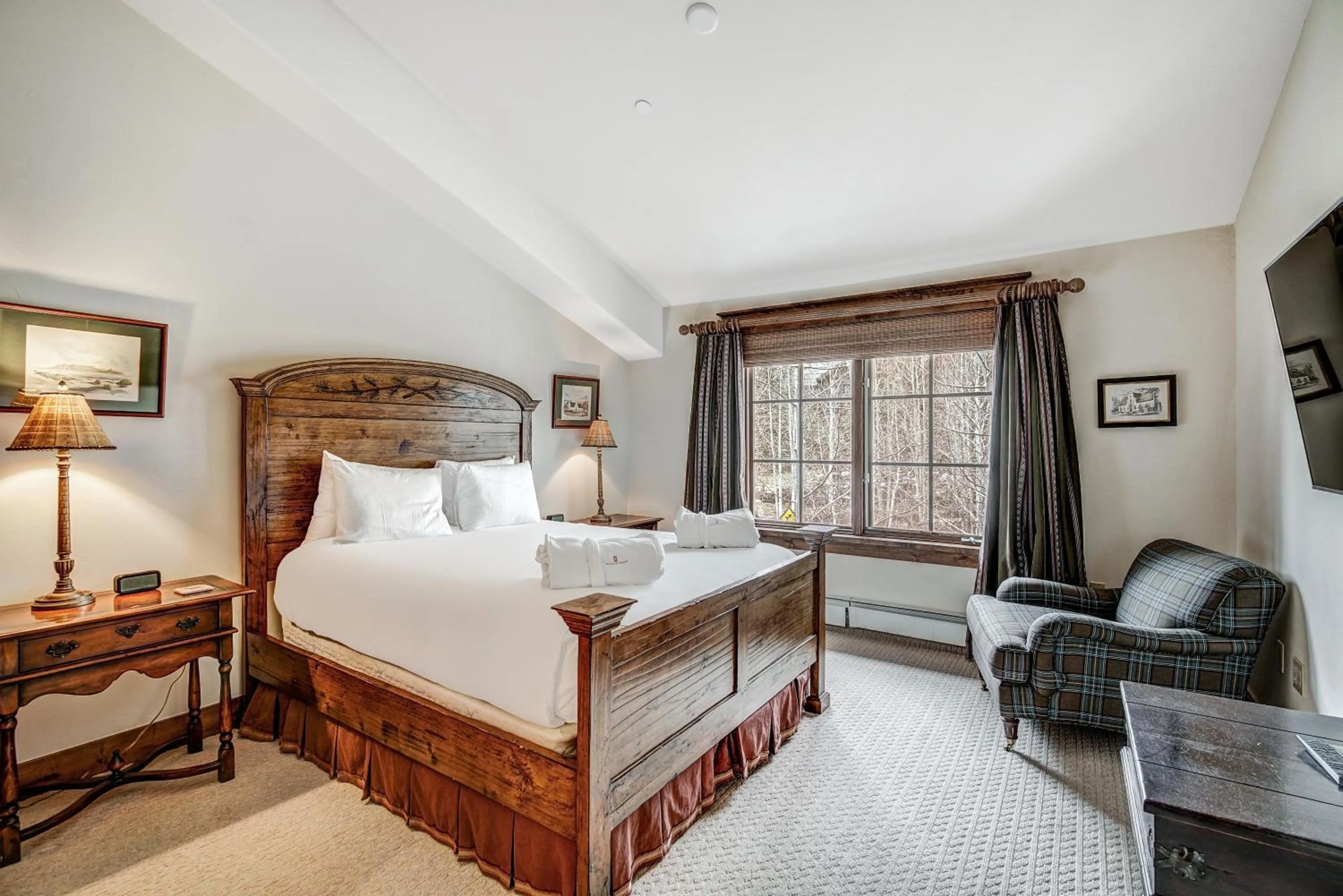 Bedroom, Bed in Bachelor Gulch Village