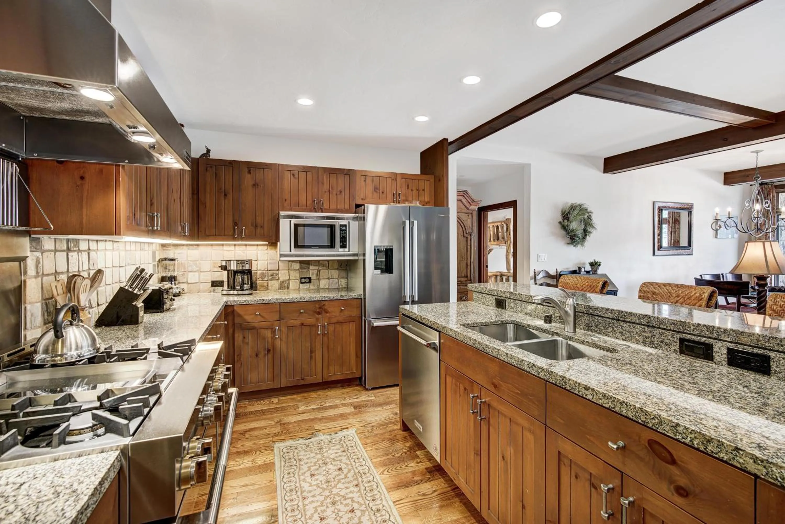 Kitchen or kitchenette in Bachelor Gulch Village