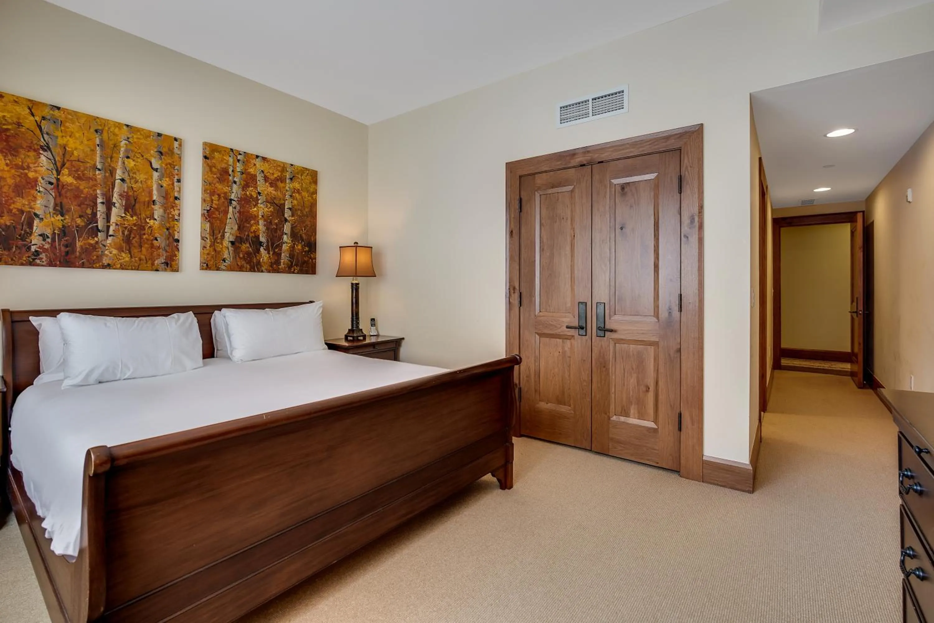 Bedroom, Bed in Bachelor Gulch Village