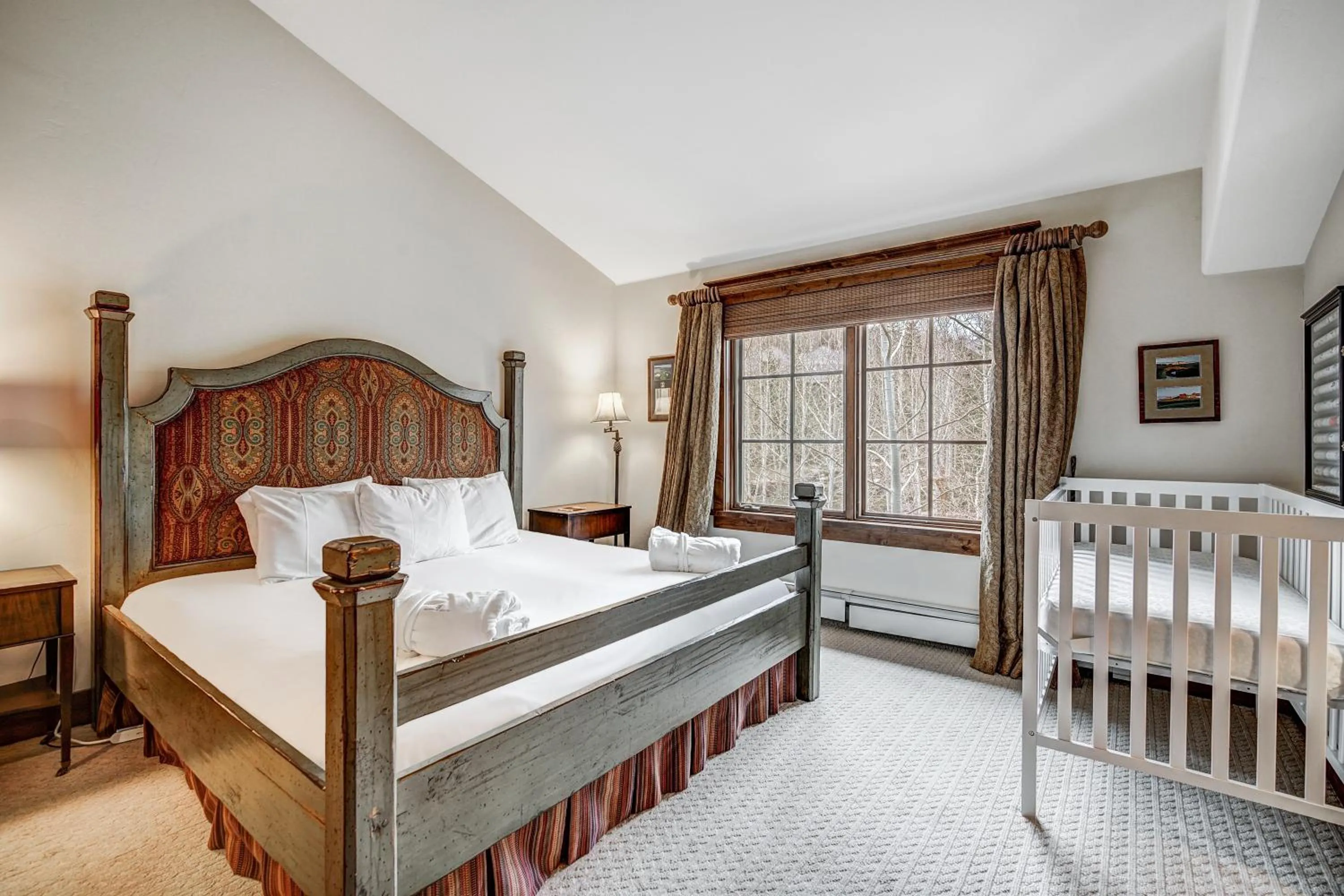 Bedroom, Bed in Bachelor Gulch Village