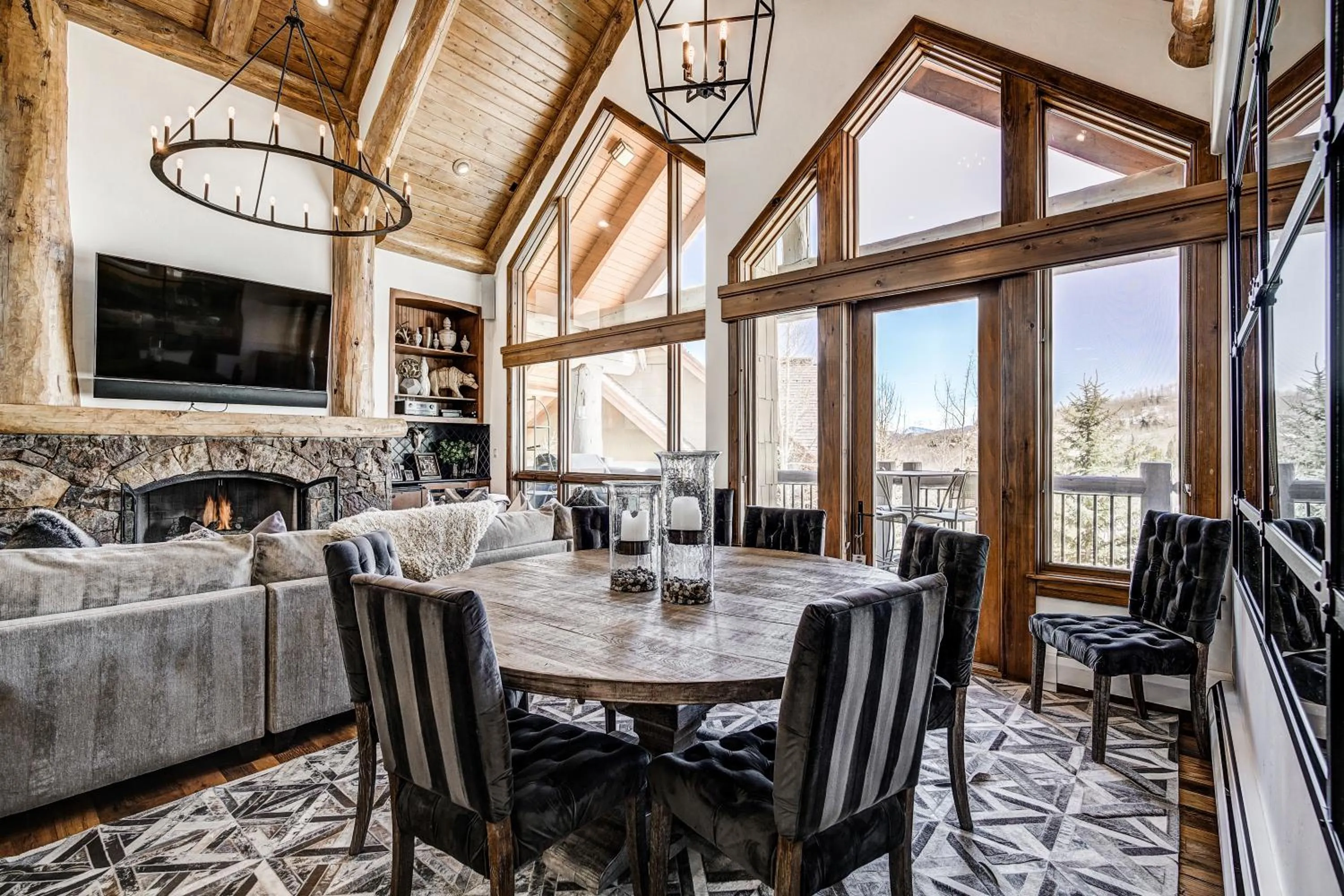 Dining area in Bachelor Gulch Village