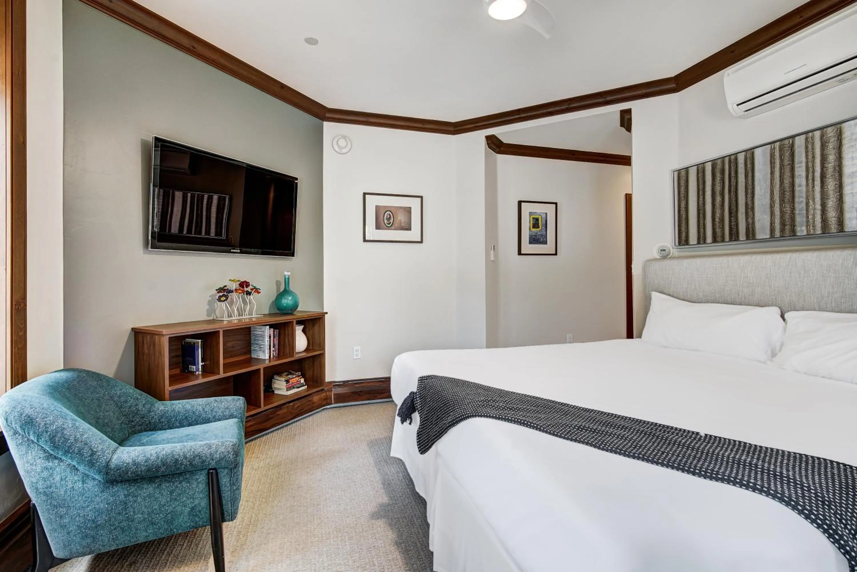 Bedroom, Bed in Bachelor Gulch Village