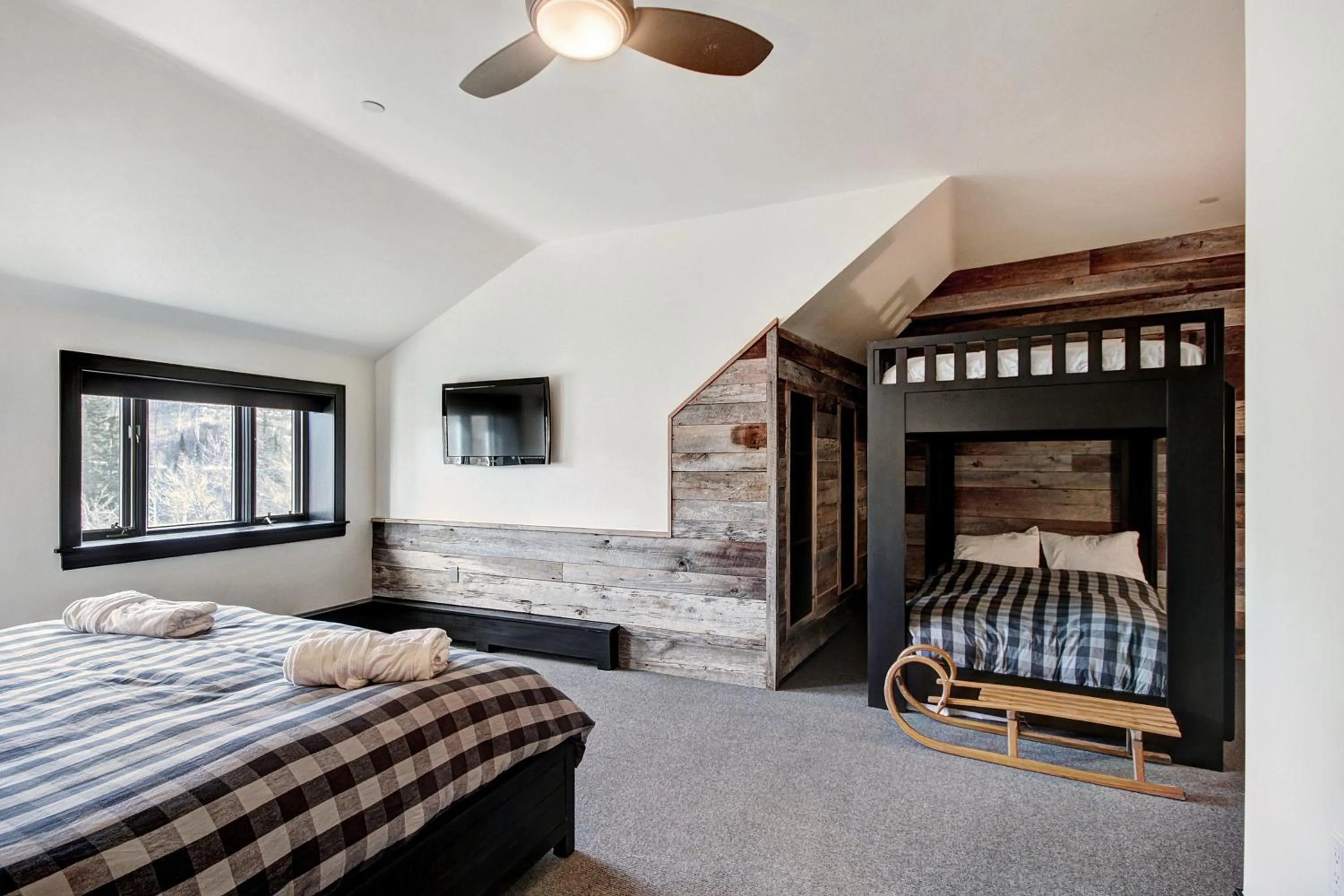 Bedroom, Bed in Bachelor Gulch Village