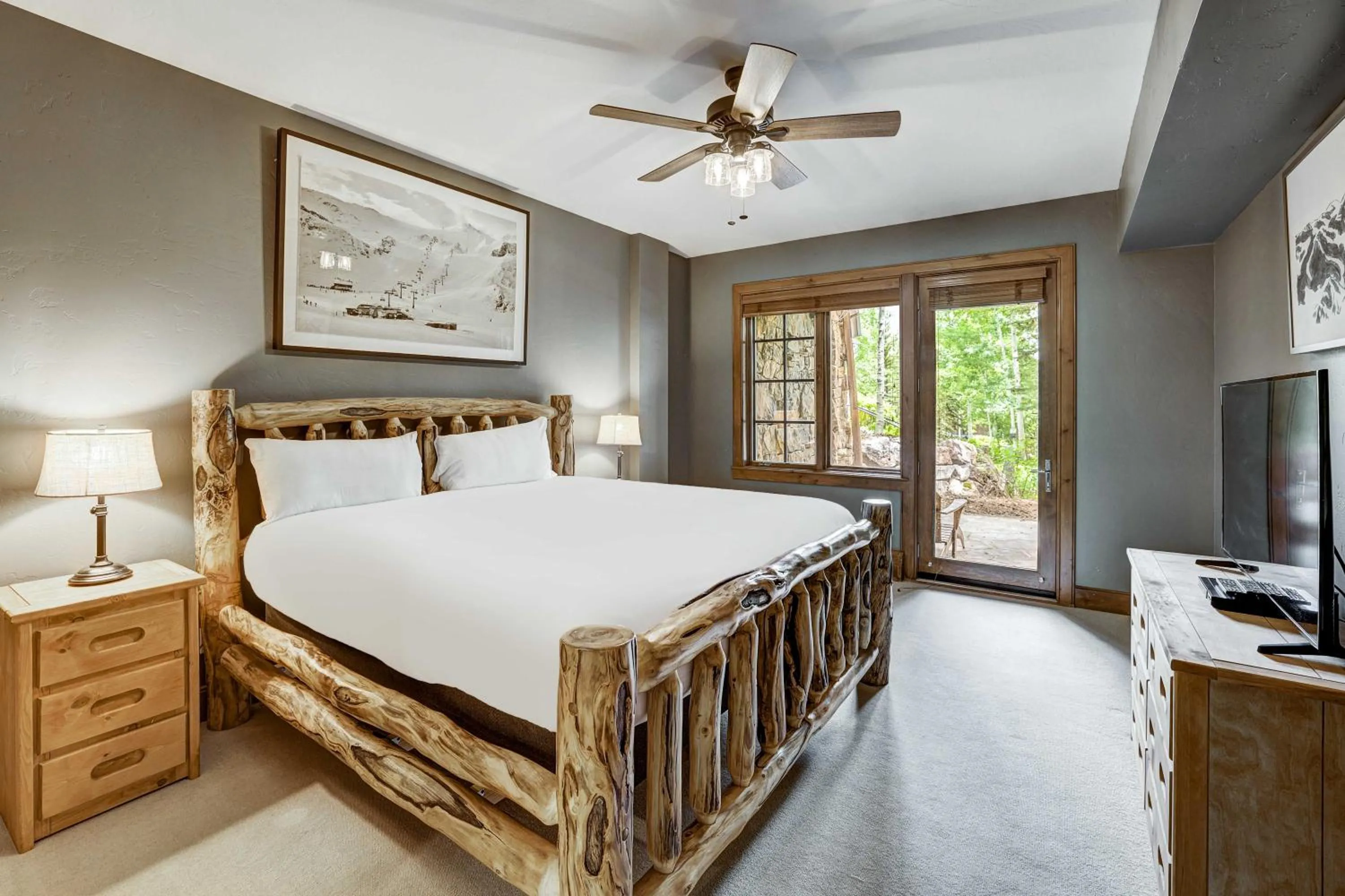 Bedroom, Bed in Bachelor Gulch Village