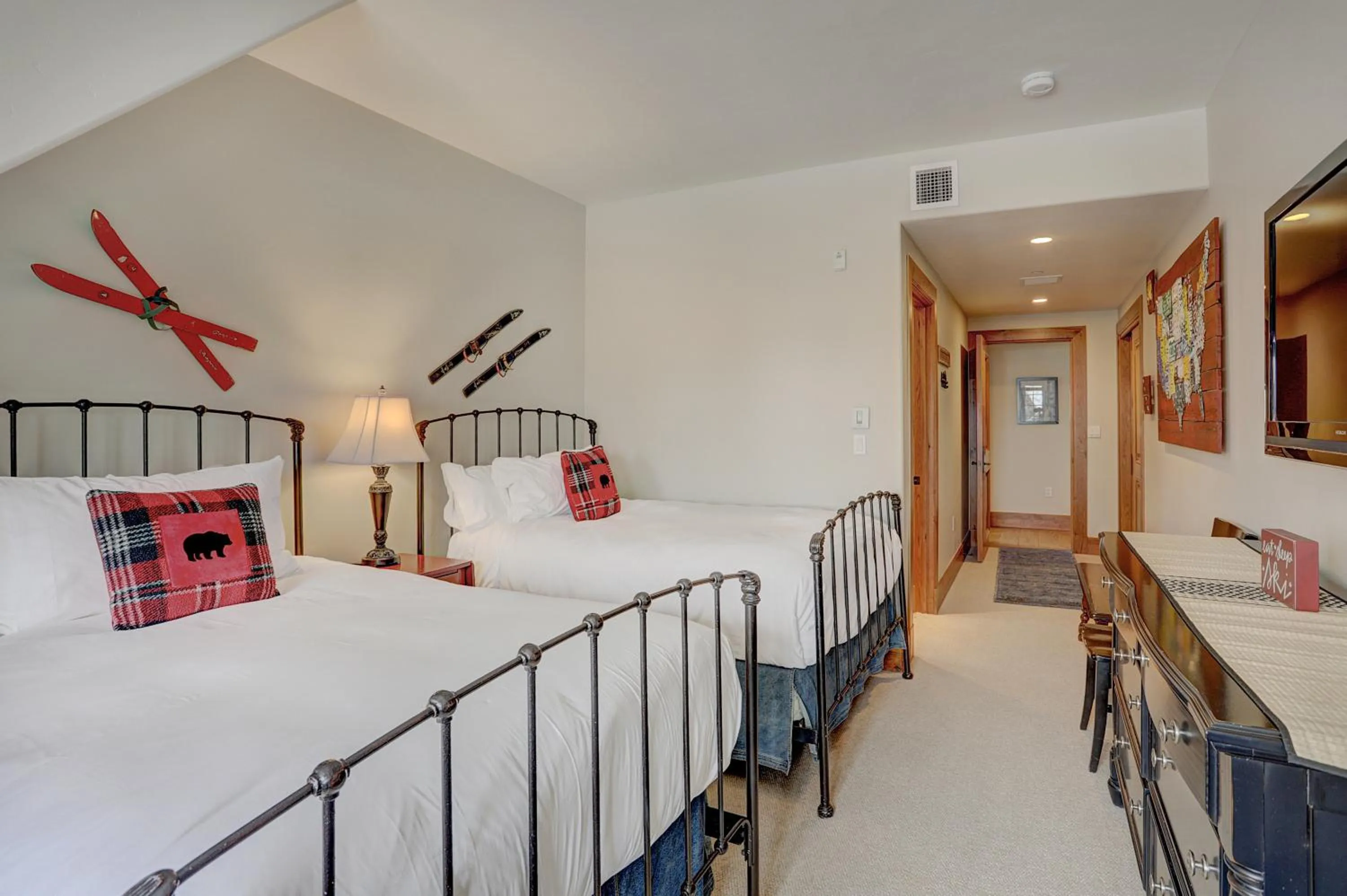 Bedroom, Bed in Bachelor Gulch Village