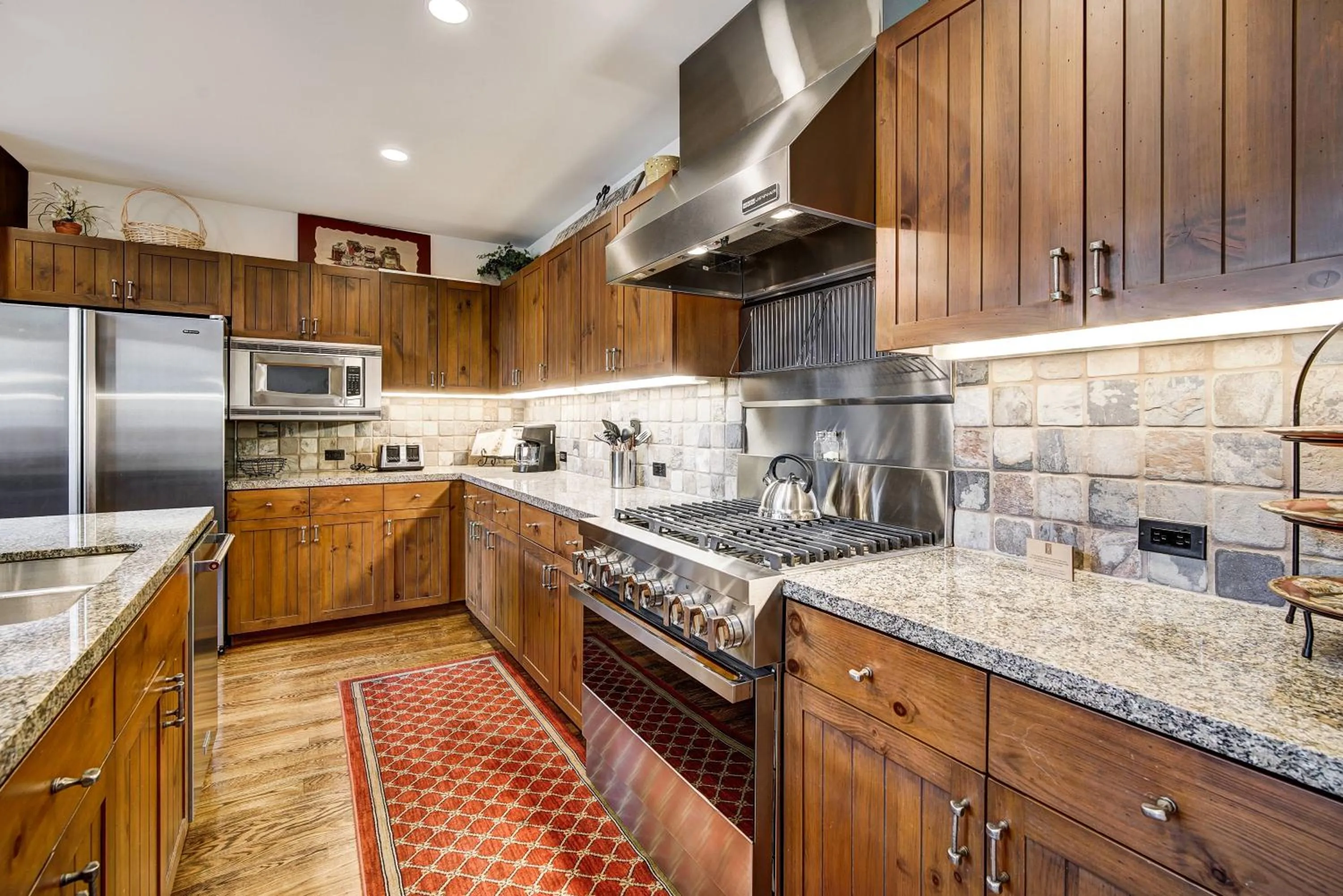 Kitchen or kitchenette in Bachelor Gulch Village