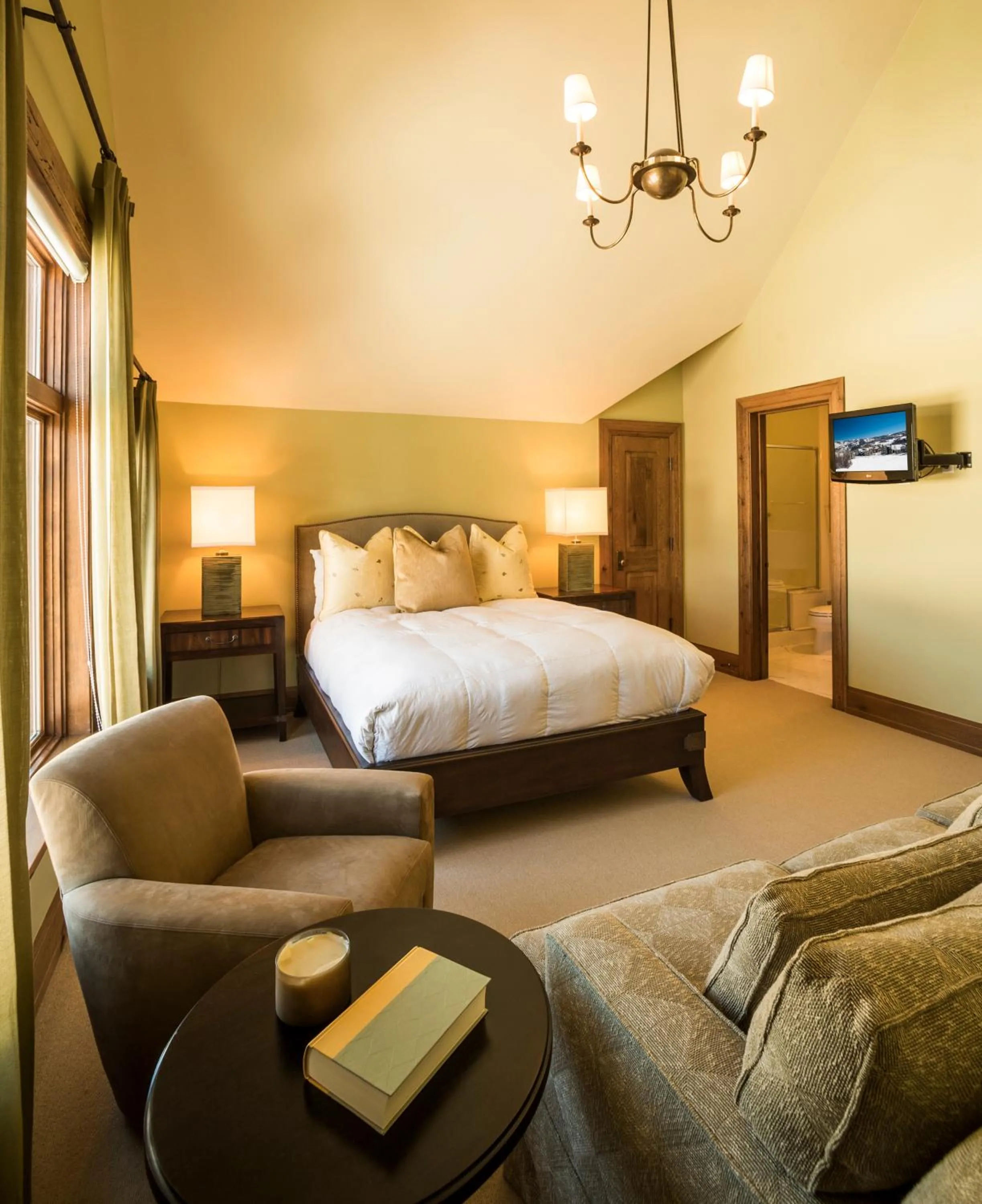 Bedroom, Bed in Bachelor Gulch Village