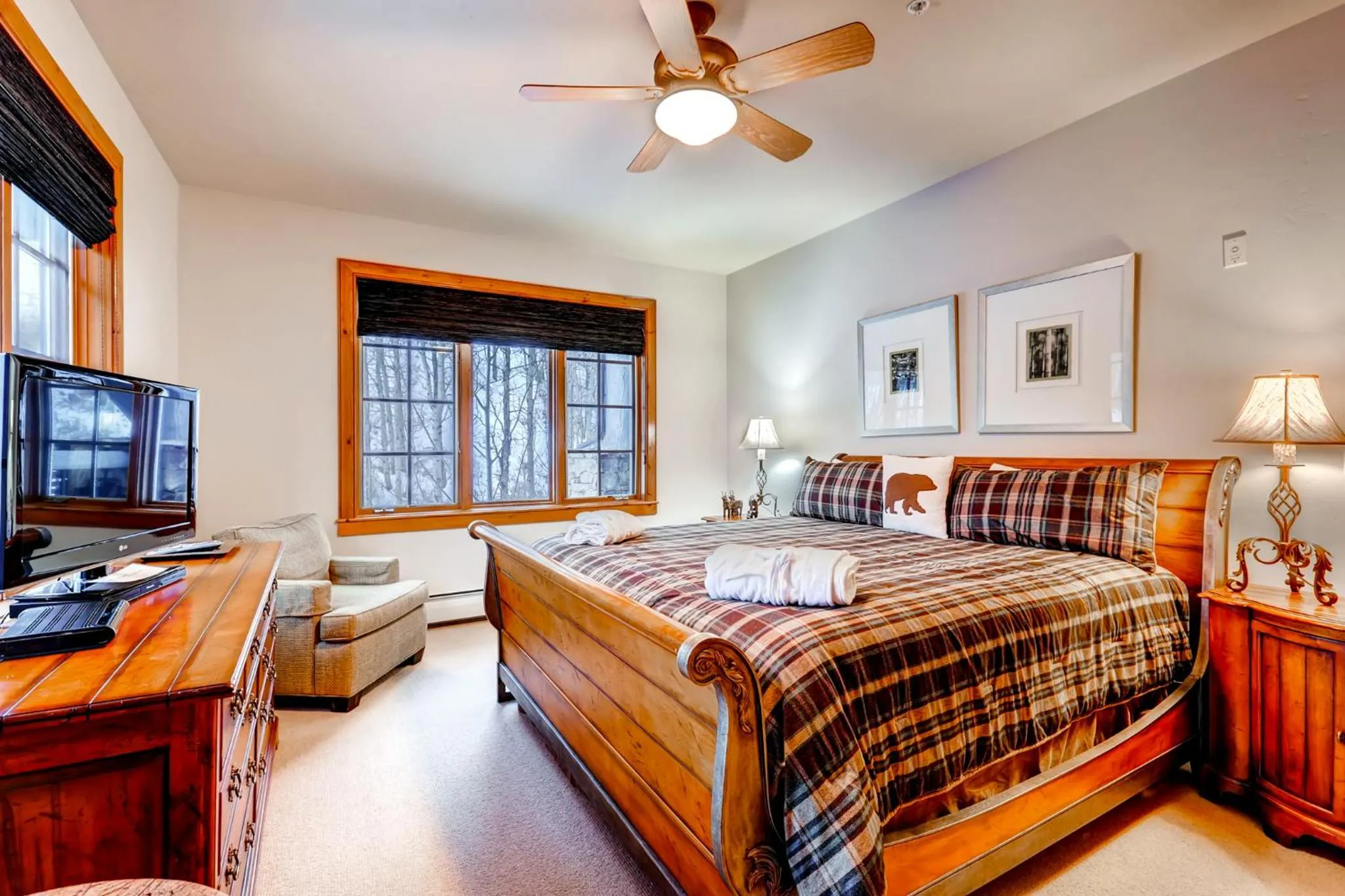 Bedroom, Bed in Bachelor Gulch Village