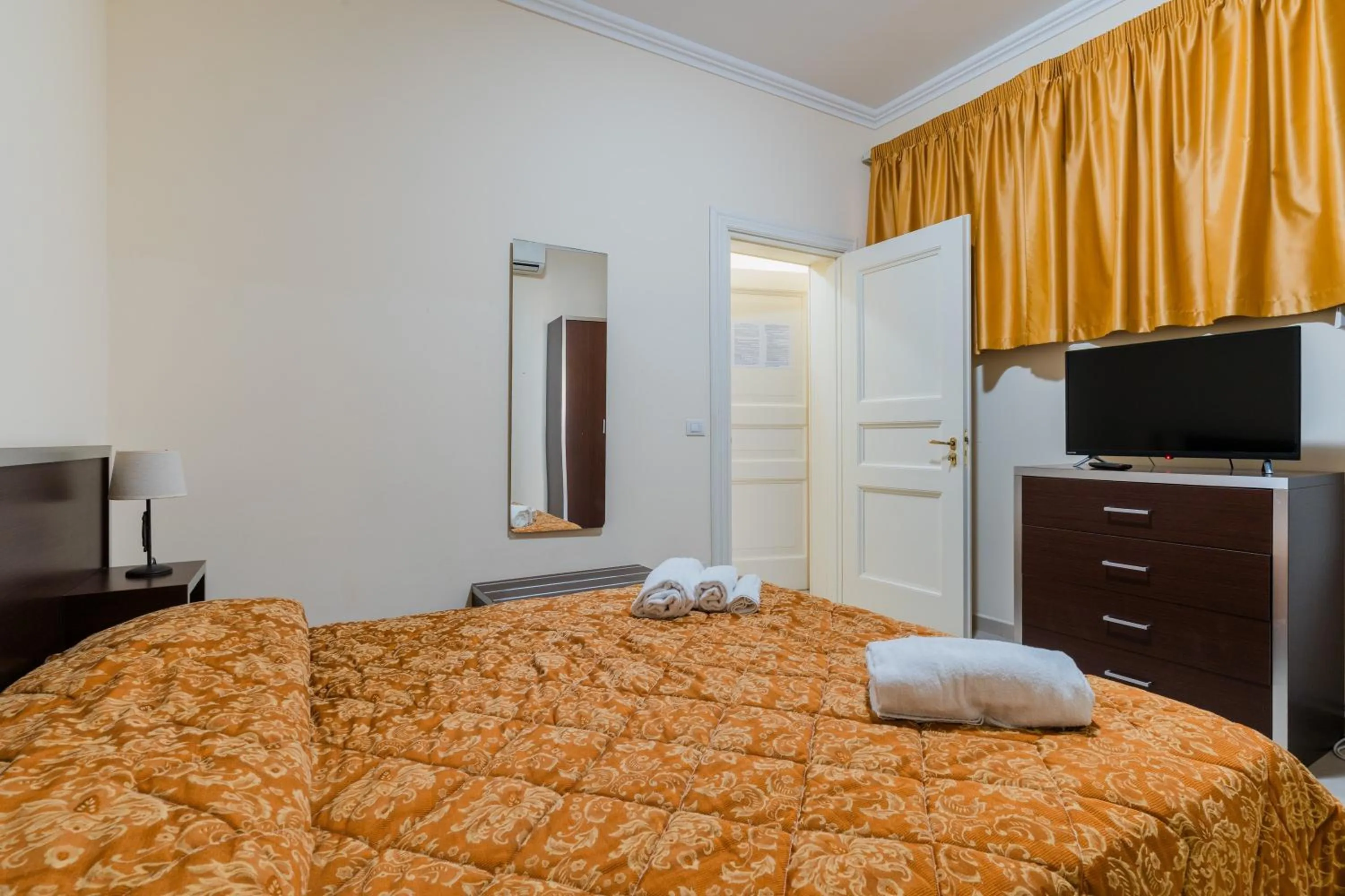 Living room, Bed in Palazzo Mongiò