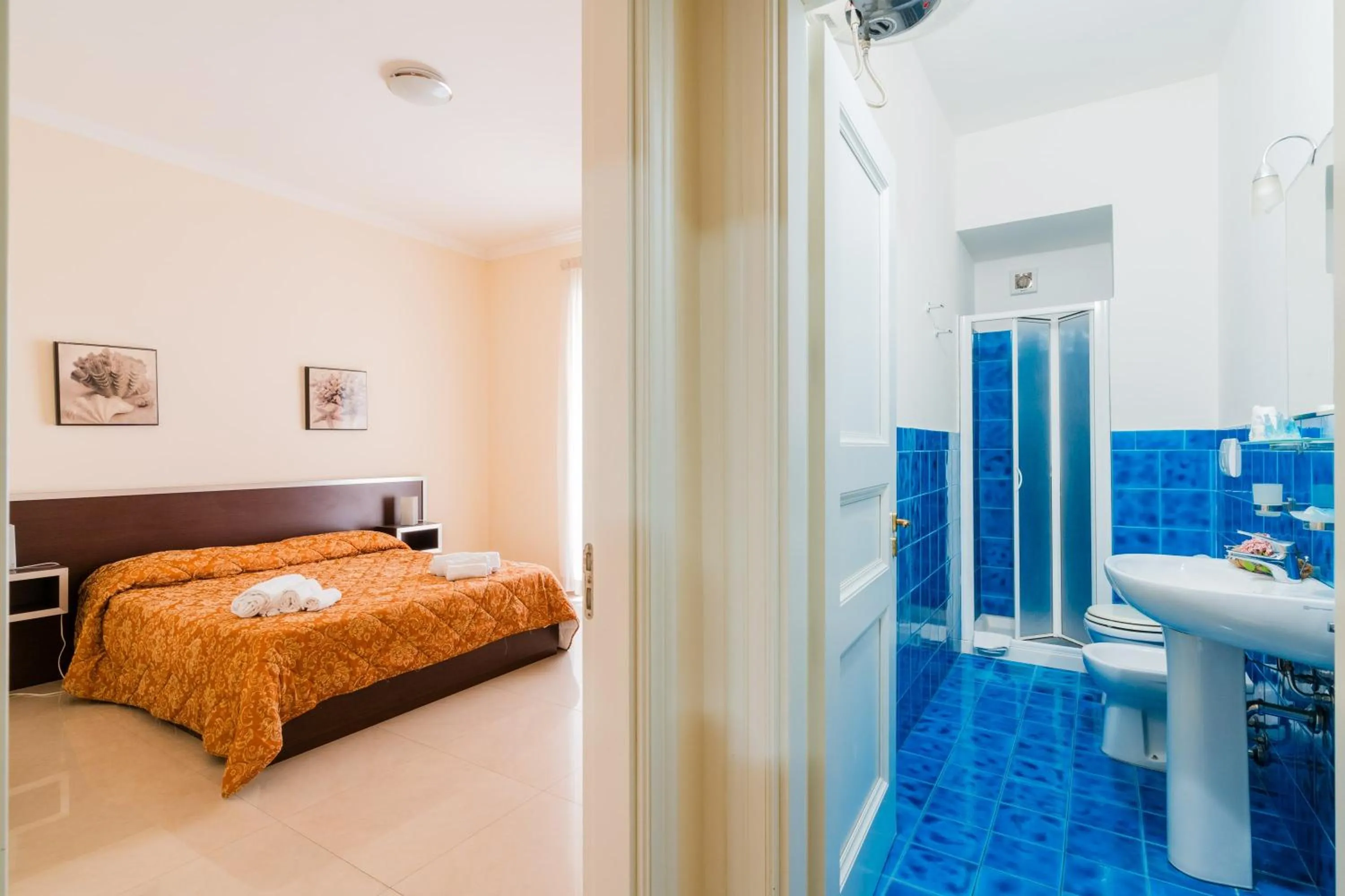 Living room, Bed in Palazzo Mongiò