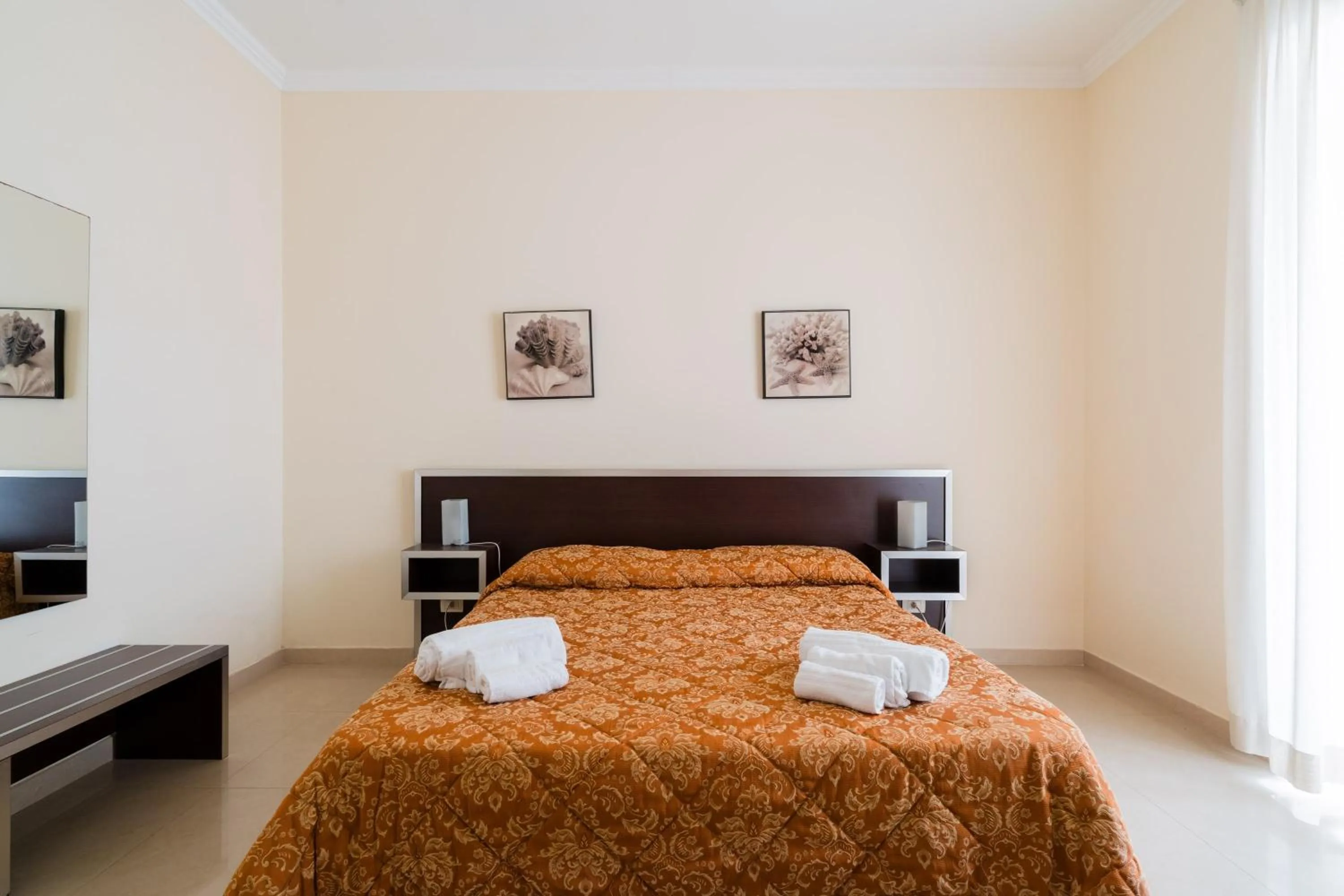Living room, Bed in Palazzo Mongiò