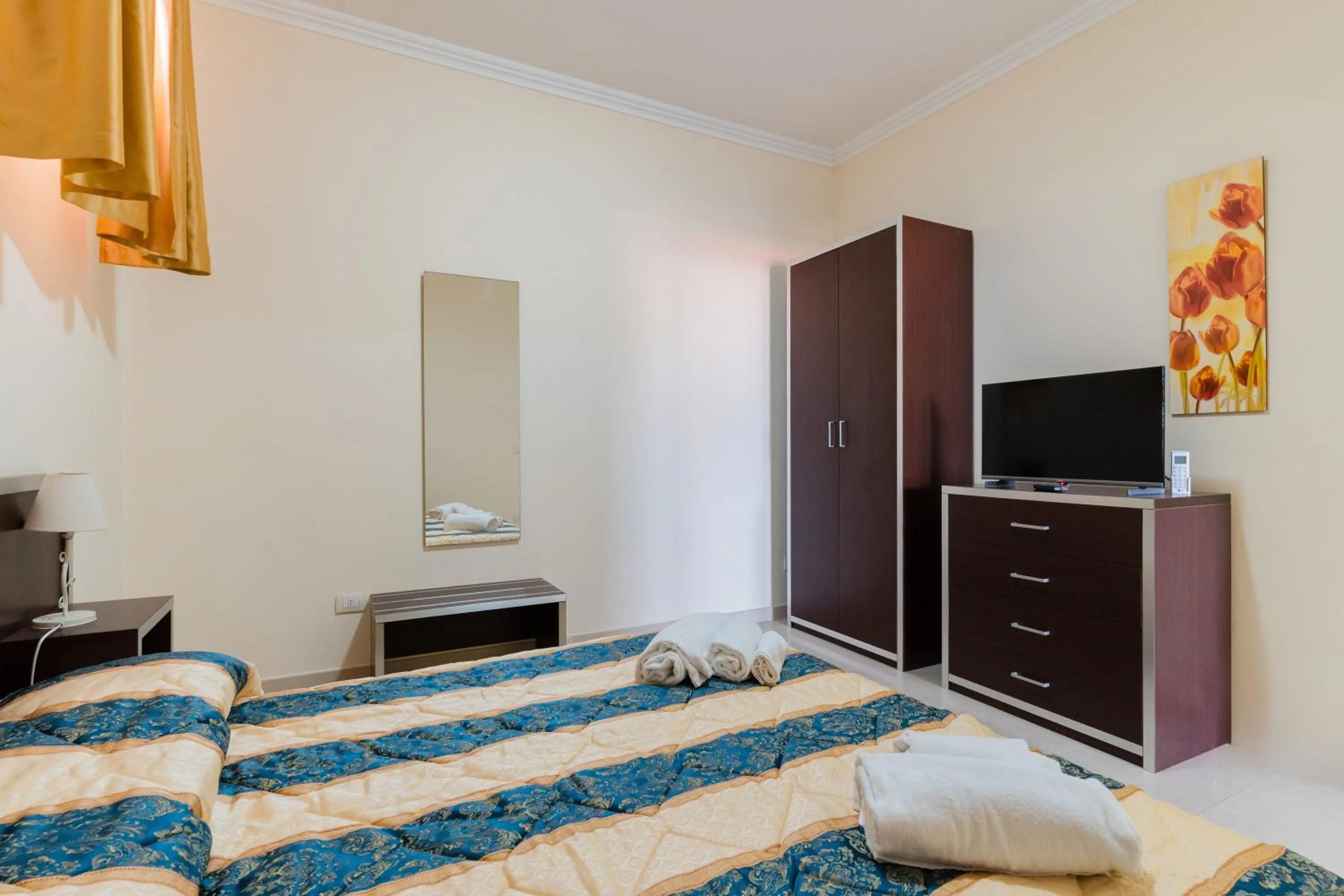 Living room, Bed in Palazzo Mongiò