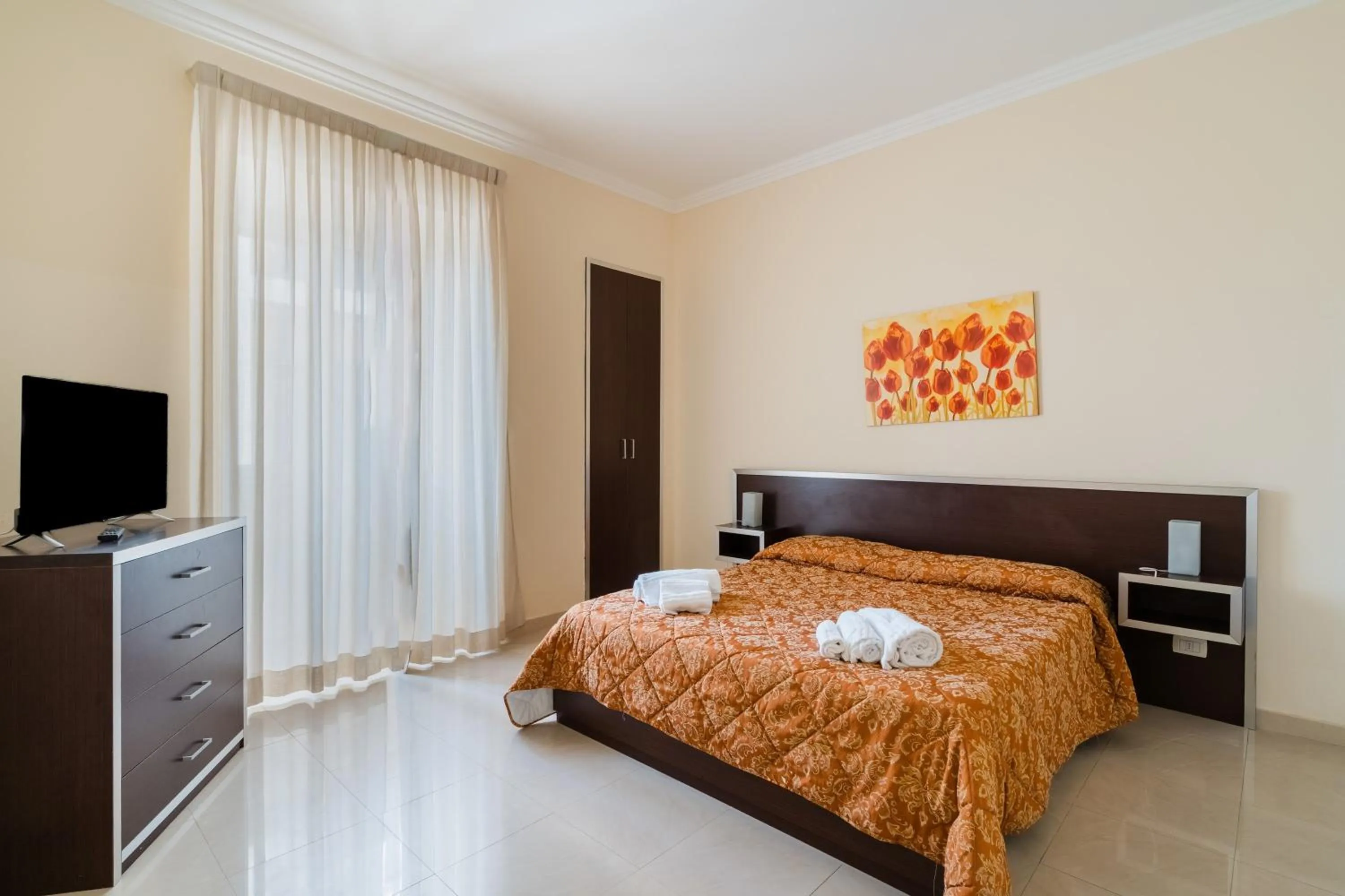 Living room, Bed in Palazzo Mongiò