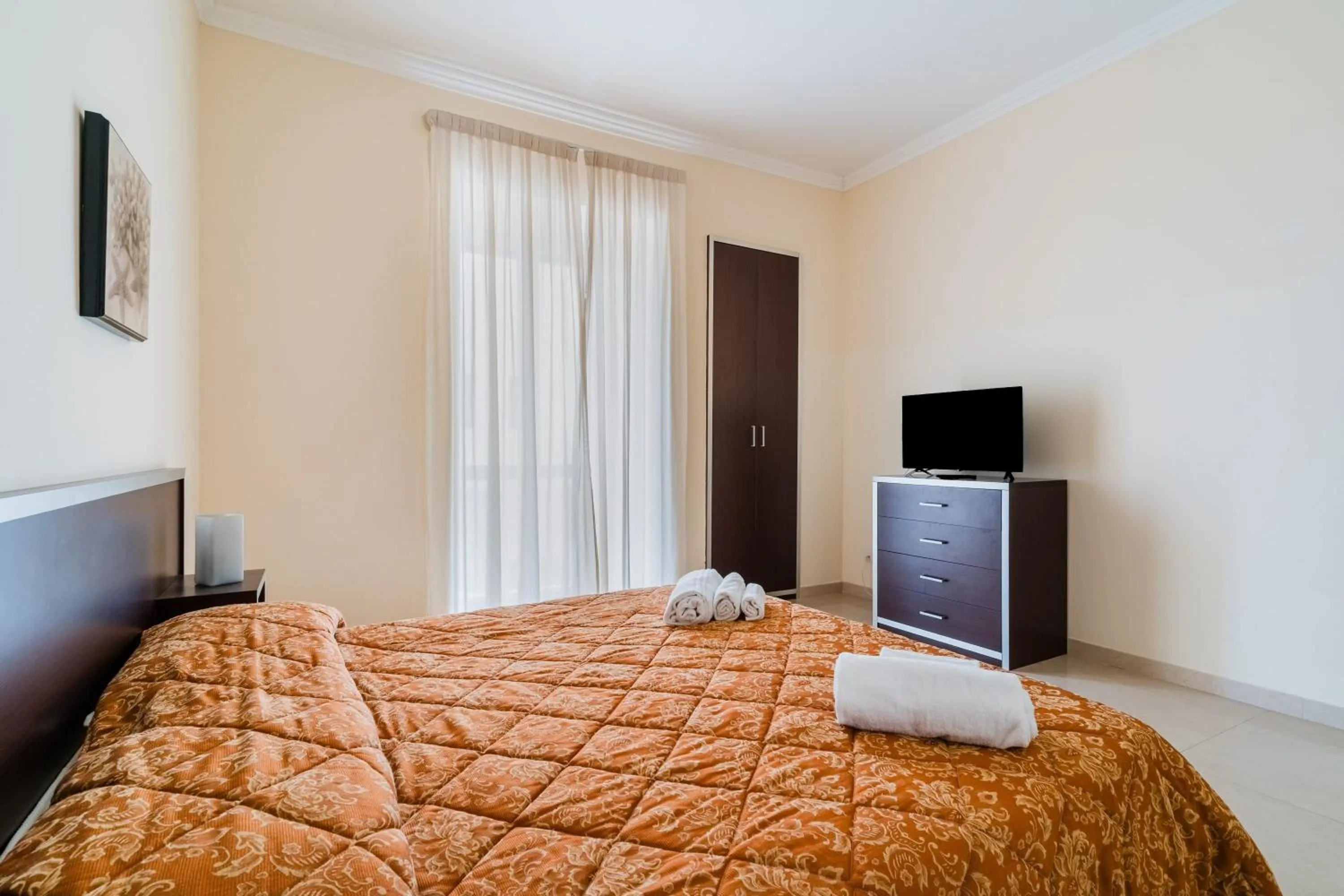 Living room, Bed in Palazzo Mongiò