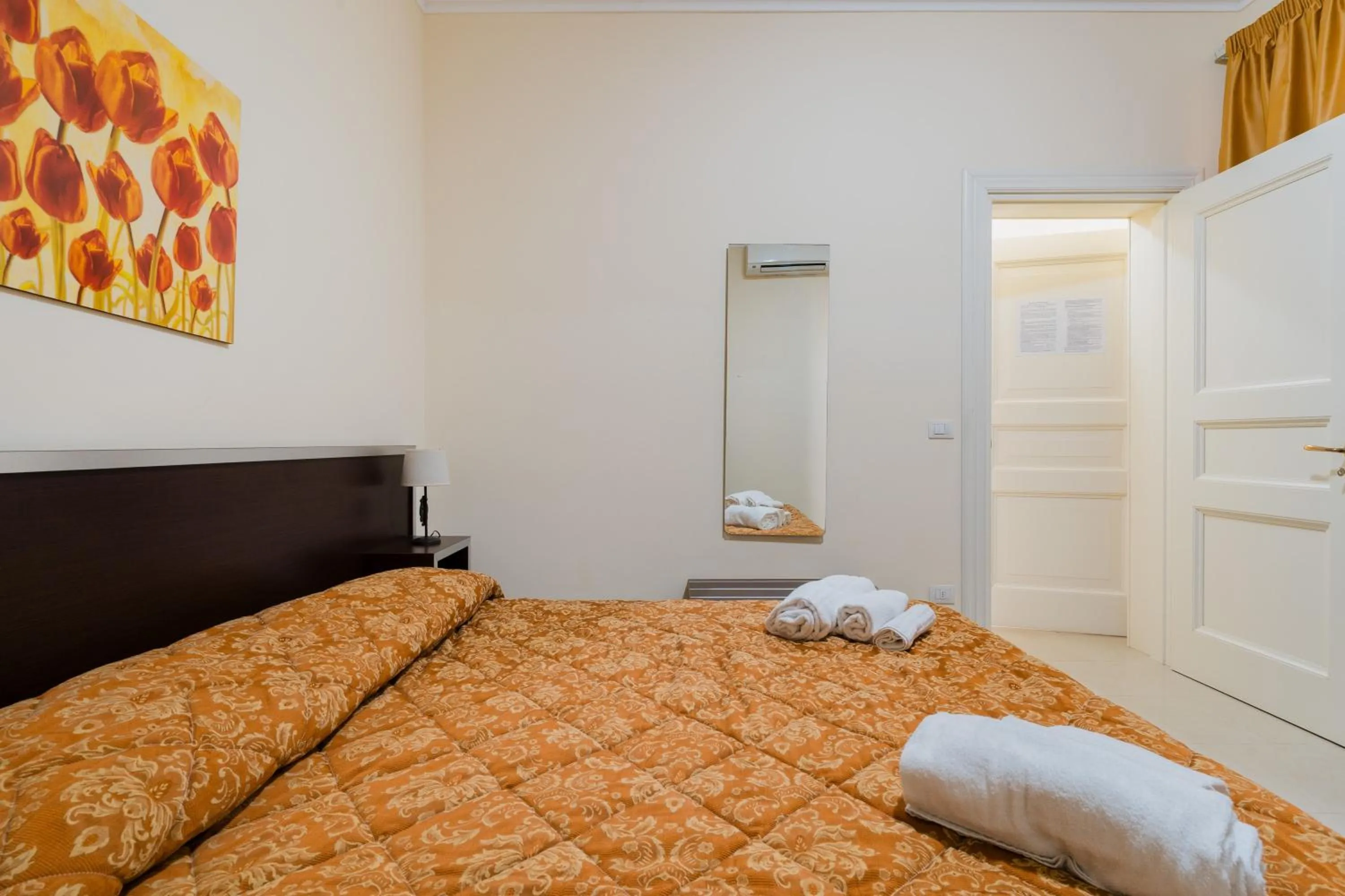 Property building, Bed in Palazzo Mongiò