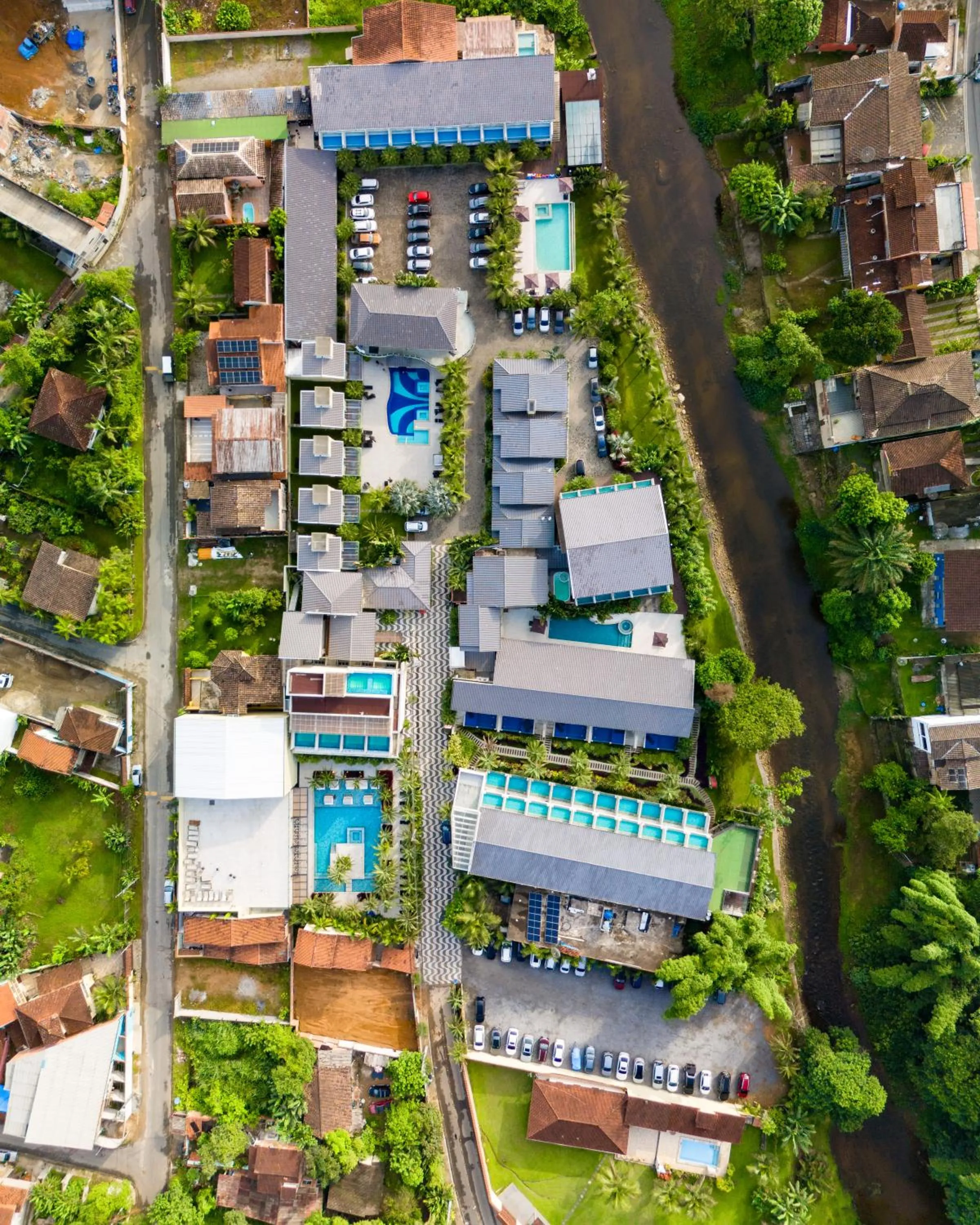 Swimming pool in Pousada Apple House Paraty