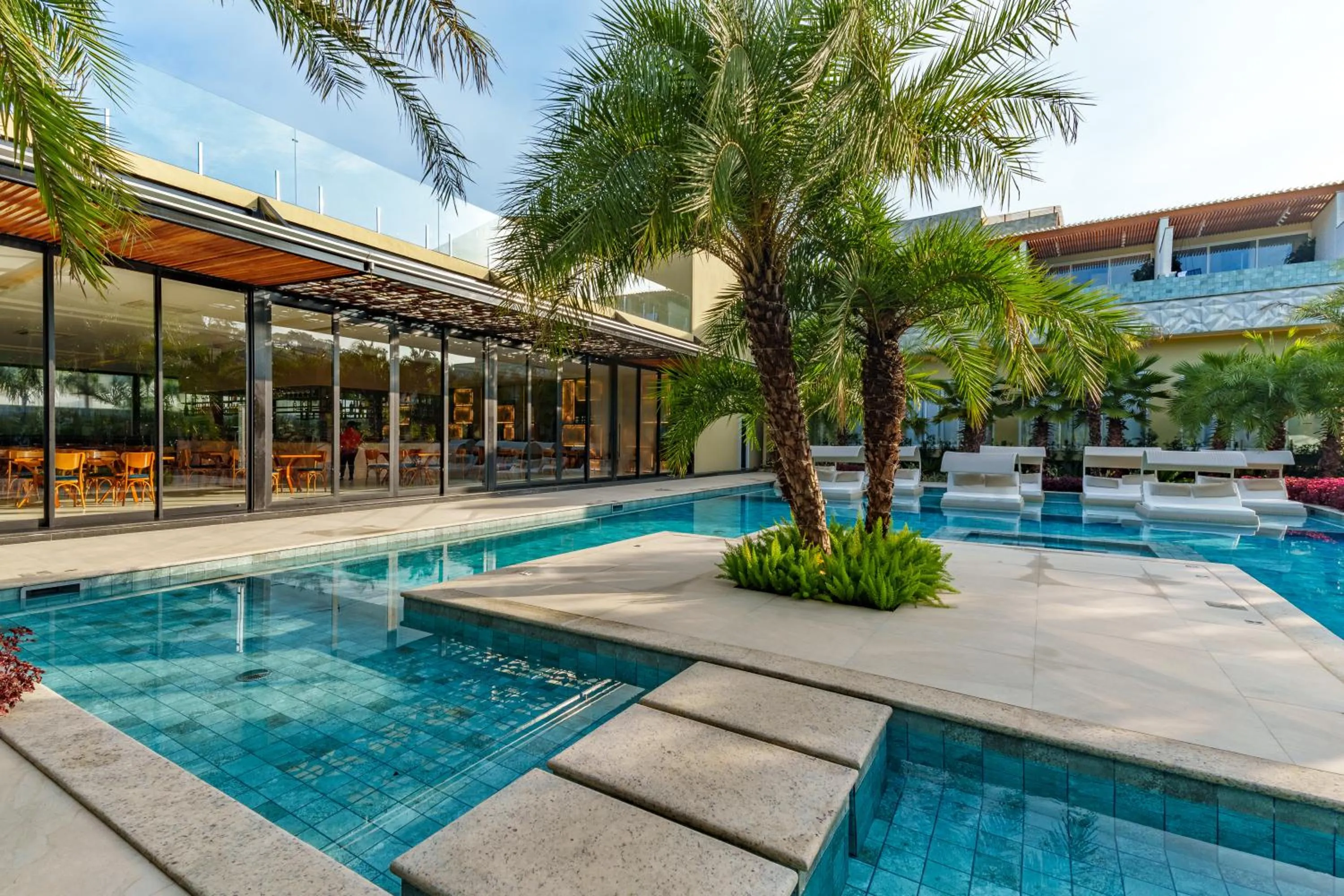 Swimming pool in Pousada Apple House Paraty