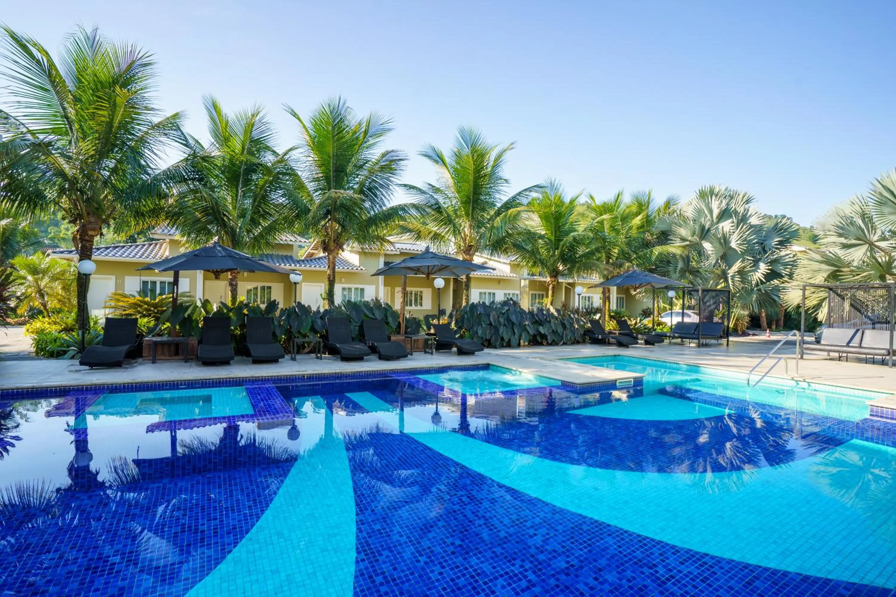 Swimming pool in Pousada Apple House Paraty